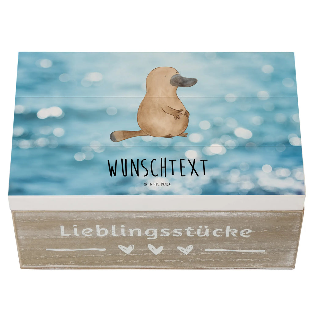 Personalised wooden chest platypus courage Dekokiste mit Namen, Kiste Personalisiert, mit Namen, Kiste mit Namen, Schatzkiste Personalisiert, Truhe mit Namen, Truhe Personalisiert, Erinnerungsbox Personalisiert, Holzkiste mit Namen, Holzkiste Personalisiert, Erinnerungskiste Personalisiert, Schatulle Personalisiert, Aufbewahrungsbox mit Namen, Aufbewahrungsbox Personalisiert, Schatulle mit Namen, GEschenkdose Personalisiert, Dekokiste Personalisiert, Schatzkiste mit Namen, Erinnerungsbox mit Namen, Geschenkbox Personalisiert, Urlaub, Meerestiere, Meer, Training, Schnabeltier, Weltreise, Neuanfang, Raodtrip, Neustart, mutig, Motivation, Büro, Arbeit, Schnabeltiere, Lebensweisheit, Mut