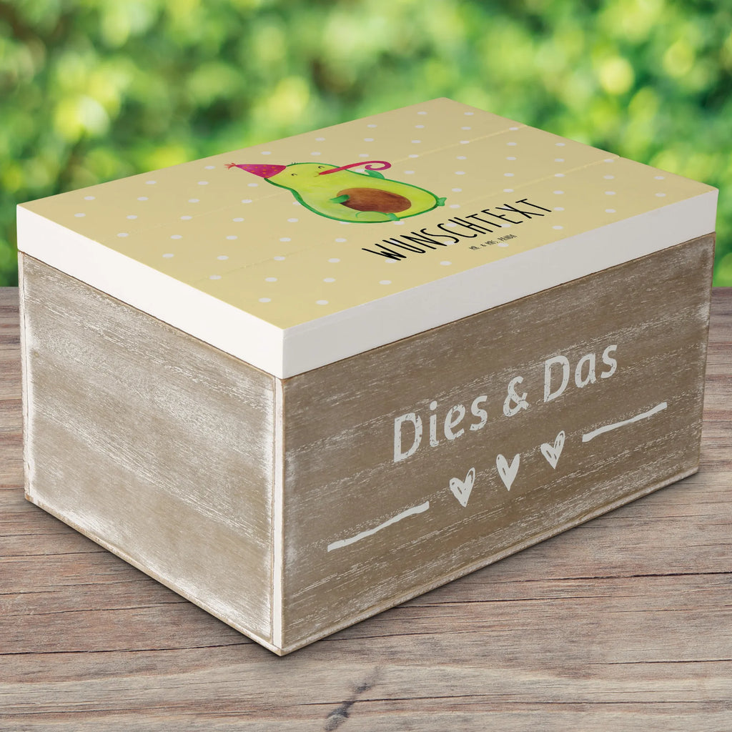 Personalisierte Holzkiste Avocado Feier Holzkiste mit Namen, Kiste mit Namen, Holzkiste Personalisiert, Aufbewahrungsbox mit Namen, Geschenkbox Personalisiert, Kiste Personalisiert, Erinnerungskiste Personalisiert, Schatzkiste mit Namen, Aufbewahrungsbox Personalisiert, Schatulle mit Namen, Dekokiste mit Namen, Truhe mit Namen, Schatzkiste Personalisiert, mit Namen, Truhe Personalisiert, GEschenkdose Personalisiert, Erinnerungsbox Personalisiert, Schatulle Personalisiert, Erinnerungsbox mit Namen, Dekokiste Personalisiert, Veggie, Vegan, Gesund, Avocado, Gute Laune, Feier, Party, Feierlichkeit, Tröte, Geburtstag, Fete