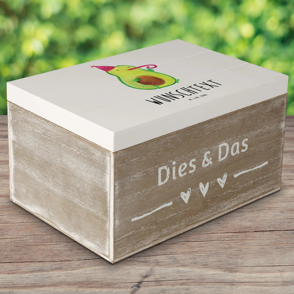 Personalisierte Holzkiste Avocado Feier Holzkiste mit Namen, Kiste mit Namen, Holzkiste Personalisiert, Aufbewahrungsbox mit Namen, Geschenkbox Personalisiert, Kiste Personalisiert, Erinnerungskiste Personalisiert, Schatzkiste mit Namen, Aufbewahrungsbox Personalisiert, Schatulle mit Namen, Dekokiste mit Namen, Truhe mit Namen, Schatzkiste Personalisiert, mit Namen, Truhe Personalisiert, GEschenkdose Personalisiert, Erinnerungsbox Personalisiert, Schatulle Personalisiert, Erinnerungsbox mit Namen, Dekokiste Personalisiert, Veggie, Vegan, Gesund, Avocado, Gute Laune, Feier, Party, Feierlichkeit, Tröte, Geburtstag, Fete