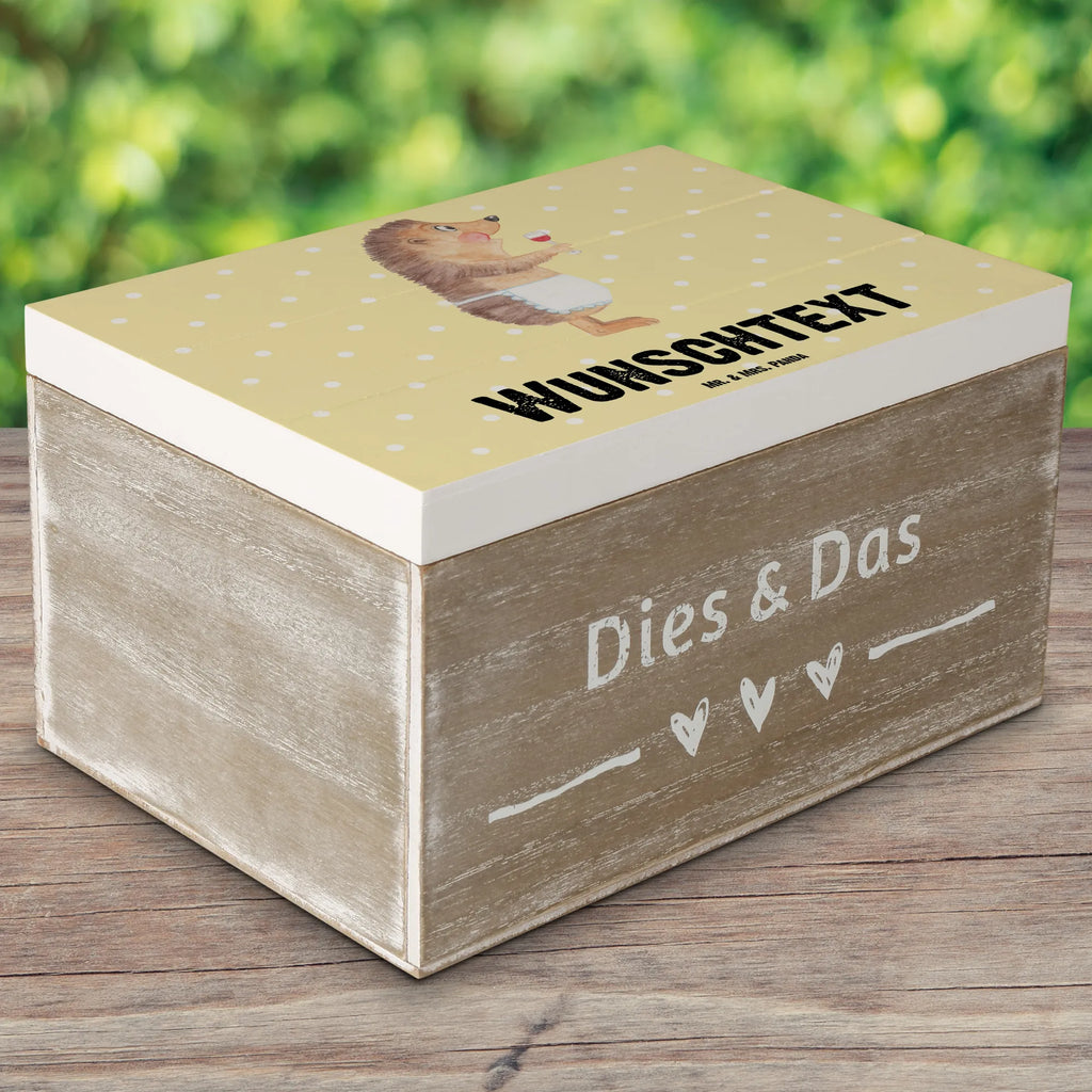 Personalisierte Holzkiste Igel Wein Aufbewahrungsbox mit Namen, Holzkiste Personalisiert, Dekokiste mit Namen, GEschenkdose personalisiert, Schatzkiste Personalisiert, Schatulle mit Namen, Geschenkbox personalisiert, Schatulle Personalisiert, Kiste mit Namen, Truhe mit Namen, Erinnerungskiste, Erinnerungsbox Personalisiert, Aufbewahrungsbox Personalisiert, Erinnerungskiste Personalisiert, Truhe Personalisiert, Dekokiste Personalisiert, Erinnerungsbox mit Namen, mit Namen, Schatzkiste mit Namen, Holzkiste mit Namen, Kiste Personalisiert, Tiermotive, Gute Laune, lustige Sprüche, Tiere, Geschenk Weinliebhaber, Weißwein, Weinglas, Wein trinken, Rotwein, Geschenk Weintrinker, Igel, Wein Spruch, Wein Deko