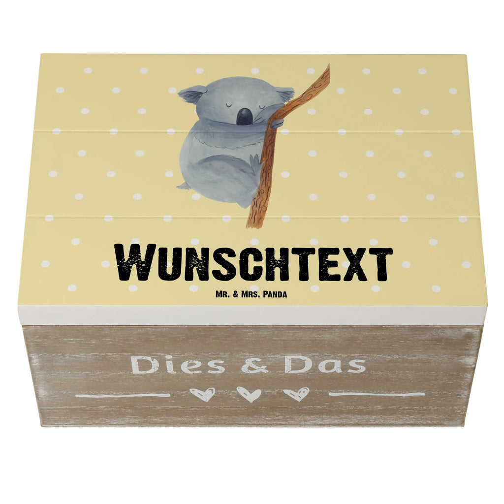 Personalisierte Holzkiste Koalabär Truhe Personalisiert, Aufbewahrungsbox Personalisiert, Truhe mit Namen, Aufbewahrungsbox mit Namen, Schatzkiste mit Namen, GEschenkdose Personalisiert, Erinnerungsbox mit Namen, Kiste mit Namen, Geschenkbox Personalisiert, Erinnerungskiste Personalisiert, Holzkiste Personalisiert, Dekokiste Personalisiert, Schatulle mit Namen, Dekokiste mit Namen, Kiste Personalisiert, Holzkiste mit Namen, Schatzkiste Personalisiert, mit Namen, Erinnerungsbox Personalisiert, Schatulle Personalisiert, Lustige Sprüche, Tiere, Tiermotive, Gute Laune, Träumen, schlafen, Bär, Koalabär, Koala, Traumland, Traum, Schlafzimmer