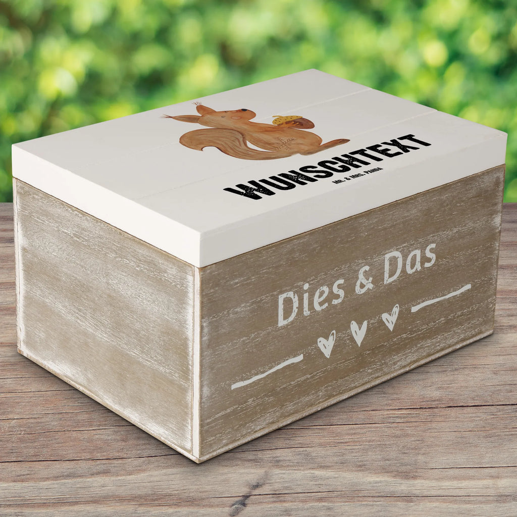 Personalisierte Holzkiste Eichhörnchen Weihnachten Truhe Personalisiert, Schatulle Personalisiert, Schatulle mit Namen, Geschenkbox Personalisiert, Truhe mit Namen, Dekokiste Personalisiert, Schatzkiste mit Namen, Holzkiste mit Namen, Erinnerungskiste Personalisiert, Erinnerungsbox Personalisiert, Schatzkiste Personalisiert, Aufbewahrungsbox Personalisiert, GEschenkdose Personalisiert, Kiste Personalisiert, Erinnerungsbox mit Namen, Dekokiste mit Namen, Aufbewahrungsbox mit Namen, Kiste mit Namen, Holzkiste Personalisiert, mit Namen, Weihnachten, Winter, Weihnachtsdeko, Nikolaus, Advent, Heiligabend, Wintermotiv, Weihnachtsgruß, Frohe Weihnachten, Vogel, Neujahr, Guten Rutsch, Frohes Neues Jahr, Weihnachtsmotiv