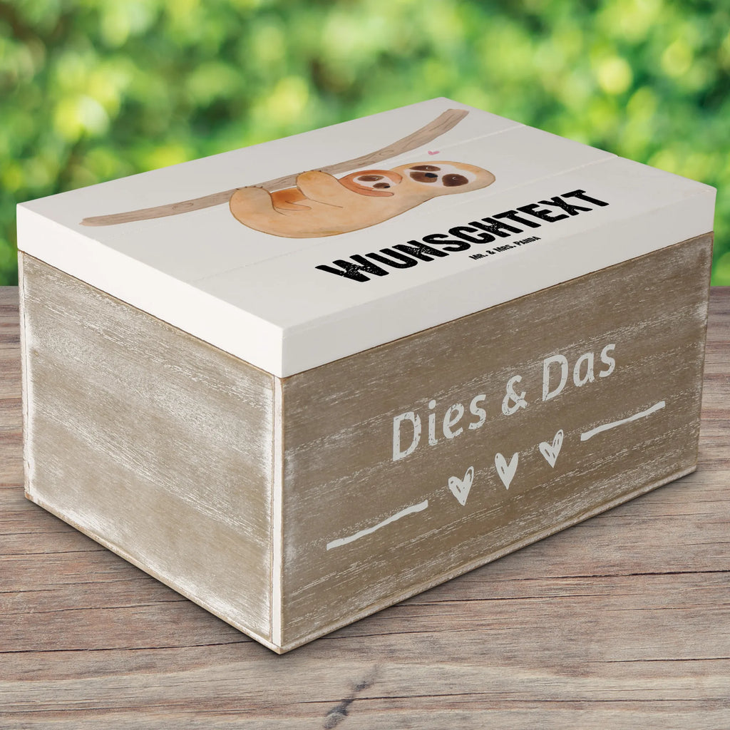 Personalisierte Holzkiste Faultier Kind GEschenkdose Personalisiert, Schatzkiste mit Namen, Erinnerungsbox mit Namen, mit Namen, Truhe mit Namen, Dekokiste mit Namen, Schatzkiste Personalisiert, Aufbewahrungsbox mit Namen, Erinnerungskiste Personalisiert, Geschenkbox Personalisiert, Truhe Personalisiert, Holzkiste mit Namen, Schatulle mit Namen, Holzkiste Personalisiert, Aufbewahrungsbox Personalisiert, Kiste Personalisiert, Kiste mit Namen, Dekokiste Personalisiert, Schatulle Personalisiert, Erinnerungsbox Personalisiert, Faultier, Faultier Geschenk, Faultier Deko, Baby, Geburt, Mama, Niedlichkeit, Mutter, Spaß, Faulheit, Liebe, Kinder, Kind