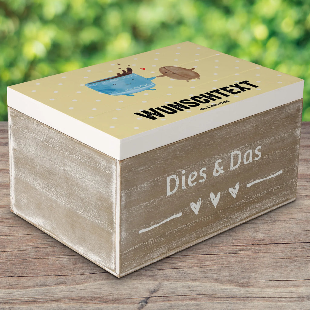 Personalisierte Holzkiste Kaffee Bohne Truhe mit Namen, Truhe Personalisiert, GEschenkdose Personalisiert, Schatulle Personalisiert, Aufbewahrungsbox mit Namen, Geschenkbox Personalisiert, mit Namen, Erinnerungsbox mit Namen, Dekokiste Personalisiert, Erinnerungskiste Personalisiert, Kiste Personalisiert, Schatzkiste mit Namen, Schatulle mit Namen, Holzkiste Personalisiert, Schatzkiste Personalisiert, Kiste mit Namen, Erinnerungsbox Personalisiert, Aufbewahrungsbox Personalisiert, Holzkiste mit Namen, Dekokiste mit Namen, Lustige Sprüche, Tiere, Tiermotive, Gute Laune, Kaffee, Kaffeebohne, Genuss, Zufriedenheit, Glück
