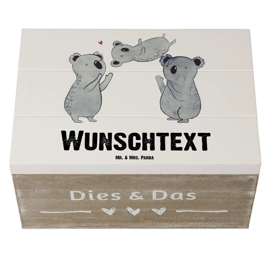 Personalizowane drewniane pudełko Koale Świętować Schatulle mit Namen, Schatzkiste Personalisiert, Dekokiste Personalisiert, GEschenkdose Personalisiert, Schatulle Personalisiert, Holzkiste mit Namen, Truhe Personalisiert, Geschenkbox Personalisiert, Truhe mit Namen, Erinnerungsbox mit Namen, Dekokiste mit Namen, Aufbewahrungsbox mit Namen, Kiste Personalisiert, mit Namen, Kiste mit Namen, Erinnerungsbox Personalisiert, Holzkiste Personalisiert, Aufbewahrungsbox Personalisiert, Erinnerungskiste Personalisiert, Schatzkiste mit Namen, Geschenk, Geburtstag, Geburtstagsgeschenk, Kind, Eltern, Herz, Liebe, Koala, Familie