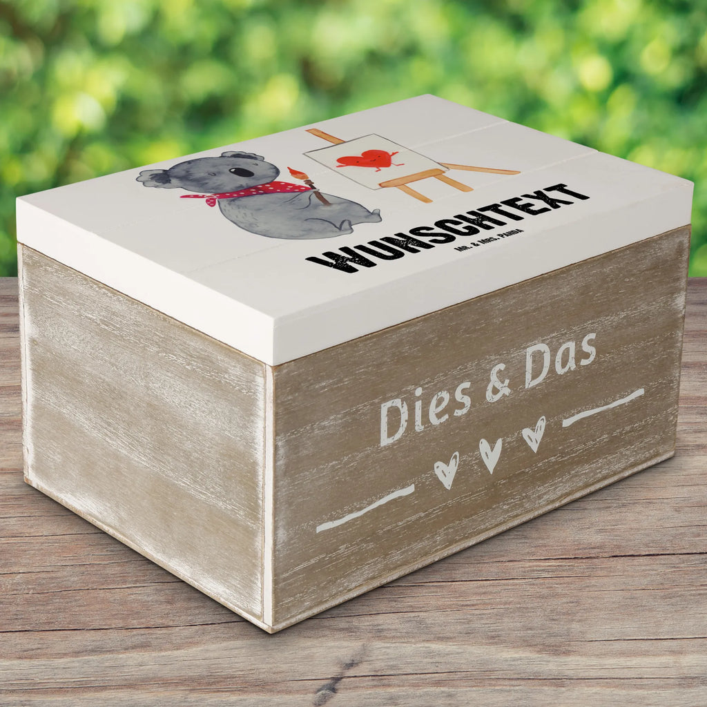 Personalizowane drewniane pudełko koala artysta Truhe mit Namen, Holzkiste Personalisiert, Dekokiste mit Namen, Erinnerungskiste Personalisiert, Erinnerungsbox Personalisiert, Erinnerungsbox mit Namen, Kiste Personalisiert, Aufbewahrungsbox mit Namen, Geschenkbox Personalisiert, Truhe Personalisiert, Kiste mit Namen, Schatzkiste Personalisiert, Schatulle mit Namen, Dekokiste Personalisiert, Holzkiste mit Namen, mit Namen, Aufbewahrungsbox Personalisiert, GEschenkdose Personalisiert, Schatzkiste mit Namen, Schatulle Personalisiert, Koala, Koalabär, Liebe, Liebesgeschenk, Zeichnen, Gefühle, Liebensbeweis, Künstler