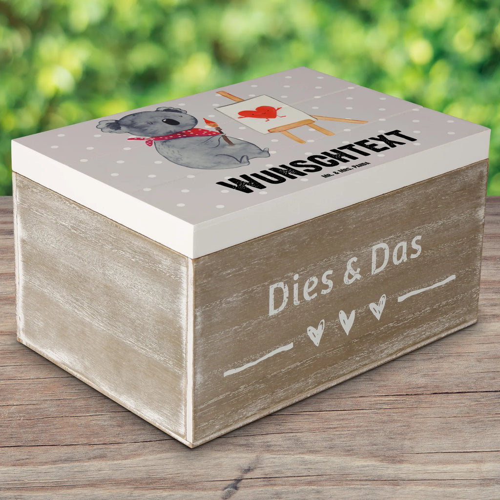 Personalizowane drewniane pudełko koala artysta Truhe mit Namen, Holzkiste Personalisiert, Dekokiste mit Namen, Erinnerungskiste Personalisiert, Erinnerungsbox Personalisiert, Erinnerungsbox mit Namen, Kiste Personalisiert, Aufbewahrungsbox mit Namen, Geschenkbox Personalisiert, Truhe Personalisiert, Kiste mit Namen, Schatzkiste Personalisiert, Schatulle mit Namen, Dekokiste Personalisiert, Holzkiste mit Namen, mit Namen, Aufbewahrungsbox Personalisiert, GEschenkdose Personalisiert, Schatzkiste mit Namen, Schatulle Personalisiert, Koala, Koalabär, Liebe, Liebesgeschenk, Zeichnen, Gefühle, Liebensbeweis, Künstler
