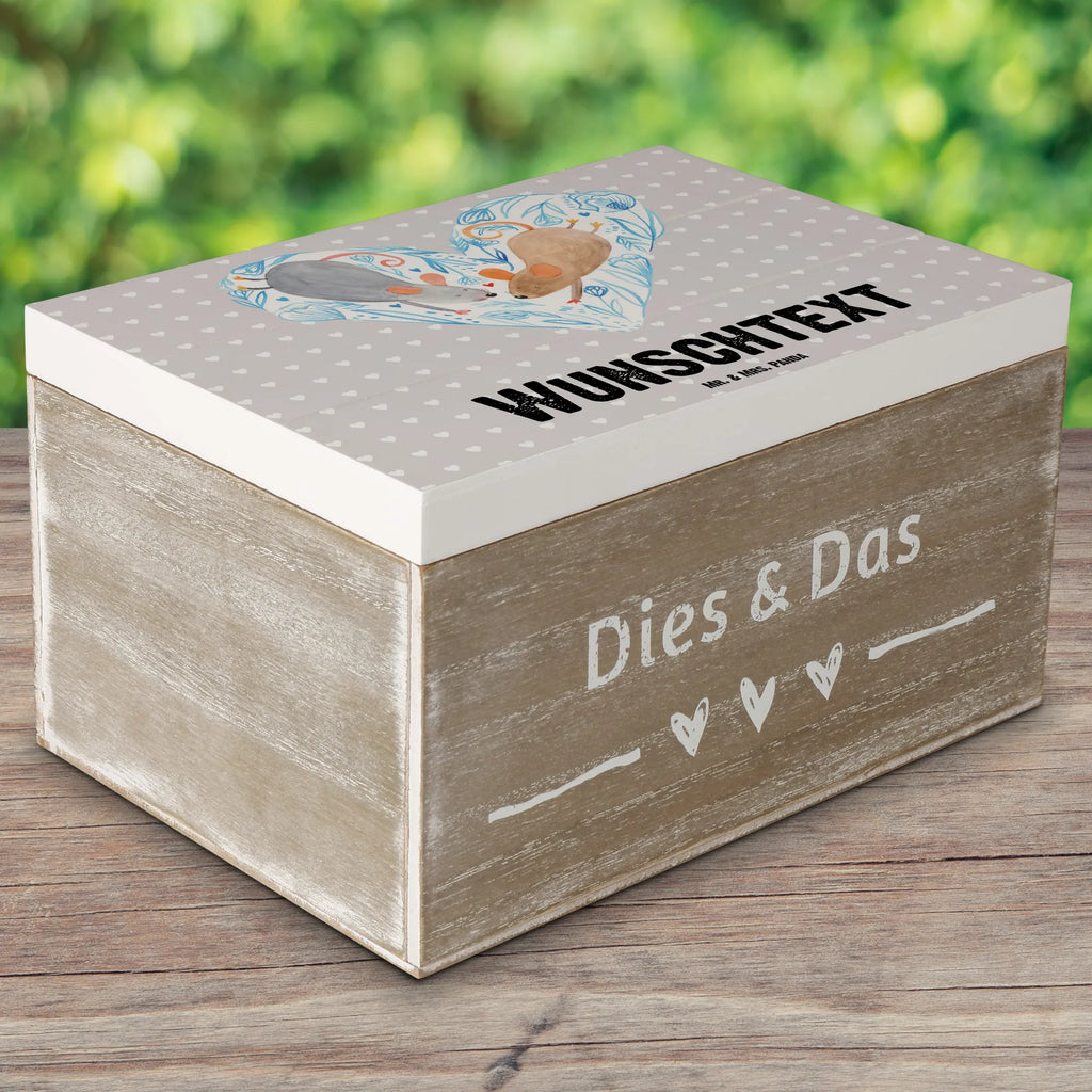 Personalizowane drewniane pudełko Myszy serce Aufbewahrungsbox mit Namen, Schatzkiste mit Namen, Schatzkiste Personalisiert, Aufbewahrungsbox Personalisiert, Erinnerungsbox mit Namen, Holzkiste mit Namen, Schatulle mit Namen, mit Namen, Dekokiste mit Namen, Kiste mit Namen, Kiste Personalisiert, Erinnerungskiste Personalisiert, Truhe Personalisiert, GEschenkdose Personalisiert, Holzkiste Personalisiert, Schatulle Personalisiert, Dekokiste Personalisiert, Geschenkbox Personalisiert, Erinnerungsbox Personalisiert, Truhe mit Namen, Partner, Ehemann, Heiratsantrag, Ehefrau, Liebe, Freund, Hocheitstag, Liebesgeschenk, Jahrestag, Freundin, Heiraten, Verlobung, Liebesbeweis, Hochzeit, Maus, Love, Geschenk für Zwei, Lieblingsmensch, Mäuse, Gemeinsamkeit, Liebesbotschaft