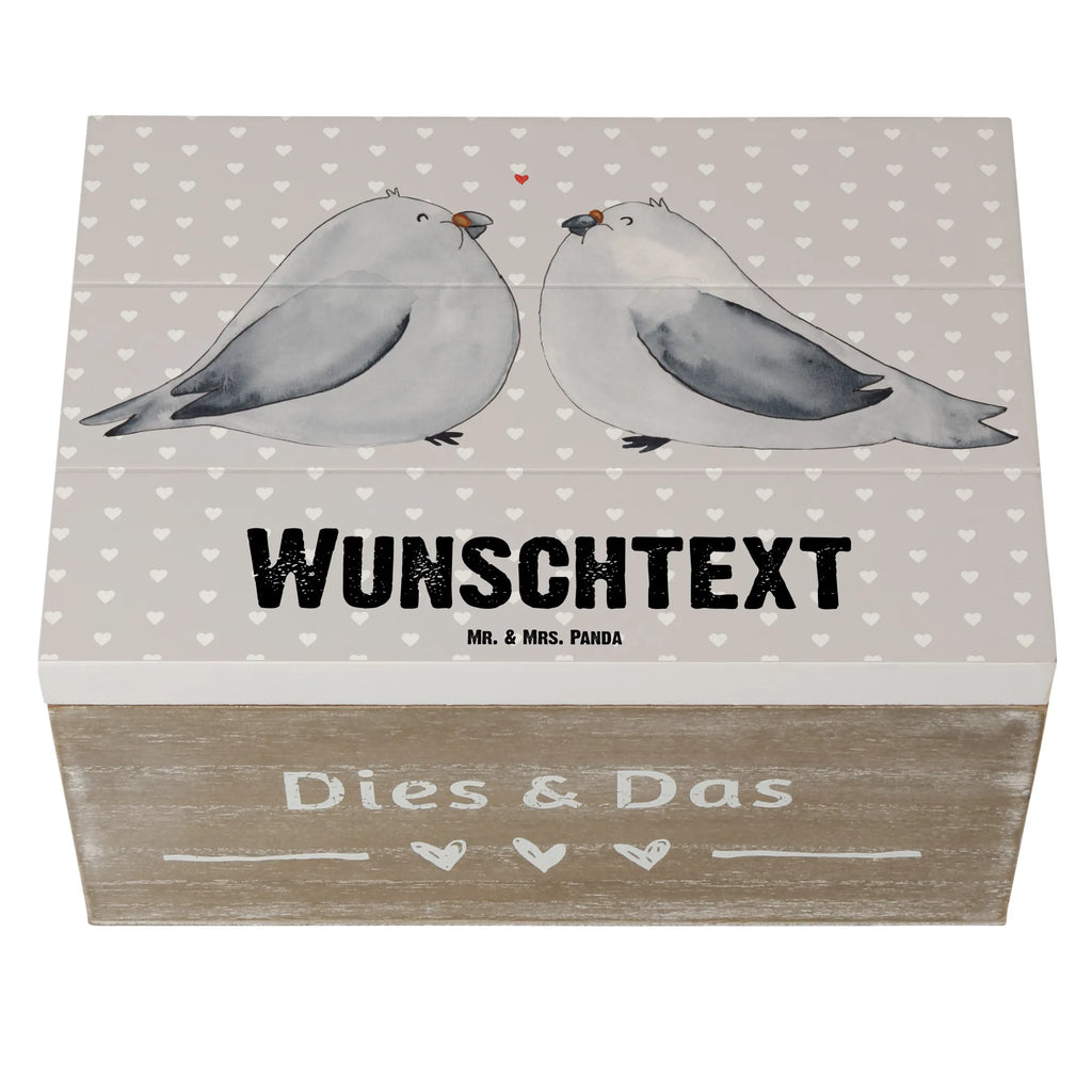 Personalizowane drewniane pudełko Gołębia miłość Dekokiste mit Namen, Erinnerungskiste Personalisiert, Geschenkbox personalisiert, Kiste mit Namen, Erinnerungskiste, Erinnerungsbox Personalisiert, Schatulle mit Namen, Erinnerungsbox mit Namen, Dekokiste Personalisiert, Holzkiste Personalisiert, Holzkiste mit Namen, Schatulle Personalisiert, Truhe mit Namen, Truhe Personalisiert, Kiste Personalisiert, Aufbewahrungsbox mit Namen, Aufbewahrungsbox Personalisiert, Schatzkiste Personalisiert, GEschenkdose personalisiert, Schatzkiste mit Namen, mit Namen, Partner, Ehemann, Heiratsantrag, Ehefrau, Liebe, Freund, Hocheitstag, Liebesgeschenk, Jahrestag, Freundin, Heiraten, Verlobung, Turteltäubchen, Verheiratet, Tauben, Liebesbeweis, Hochzeitstag, Verliebt, Turteltauben, Geschenk Freundin, Geschenk Freund, Verlobt, Geschenk Hochzeit