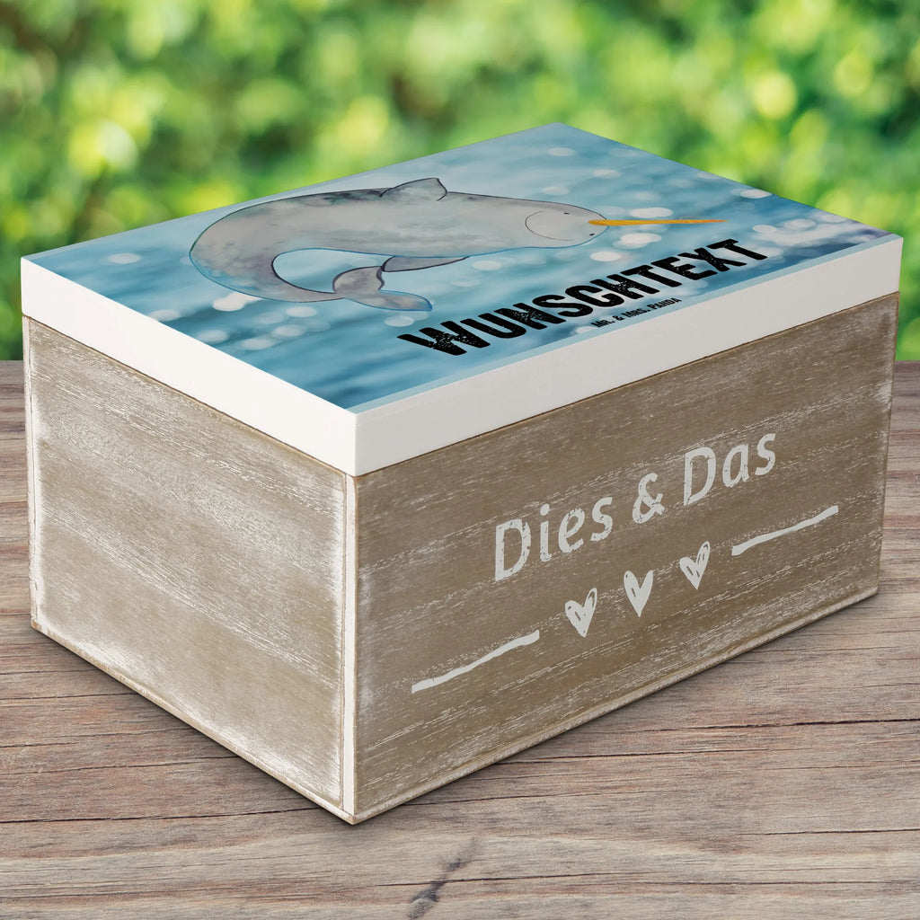 Personalisierte Holzkiste Narwal Schatzkiste mit Namen, GEschenkdose Personalisiert, Schatulle mit Namen, Geschenkbox Personalisiert, Aufbewahrungsbox mit Namen, Holzkiste Personalisiert, Kiste Personalisiert, Kiste mit Namen, Dekokiste mit Namen, Schatulle Personalisiert, Aufbewahrungsbox Personalisiert, Dekokiste Personalisiert, Truhe Personalisiert, Truhe mit Namen, Erinnerungsbox mit Namen, Erinnerungskiste Personalisiert, Erinnerungsbox Personalisiert, mit Namen, Holzkiste mit Namen, Schatzkiste Personalisiert, Urlaub, Meerestiere, Meer, Aufräumen, Narwal, Putzen, Wal, Kinderzimmer, Junggesellin, Hausfrau