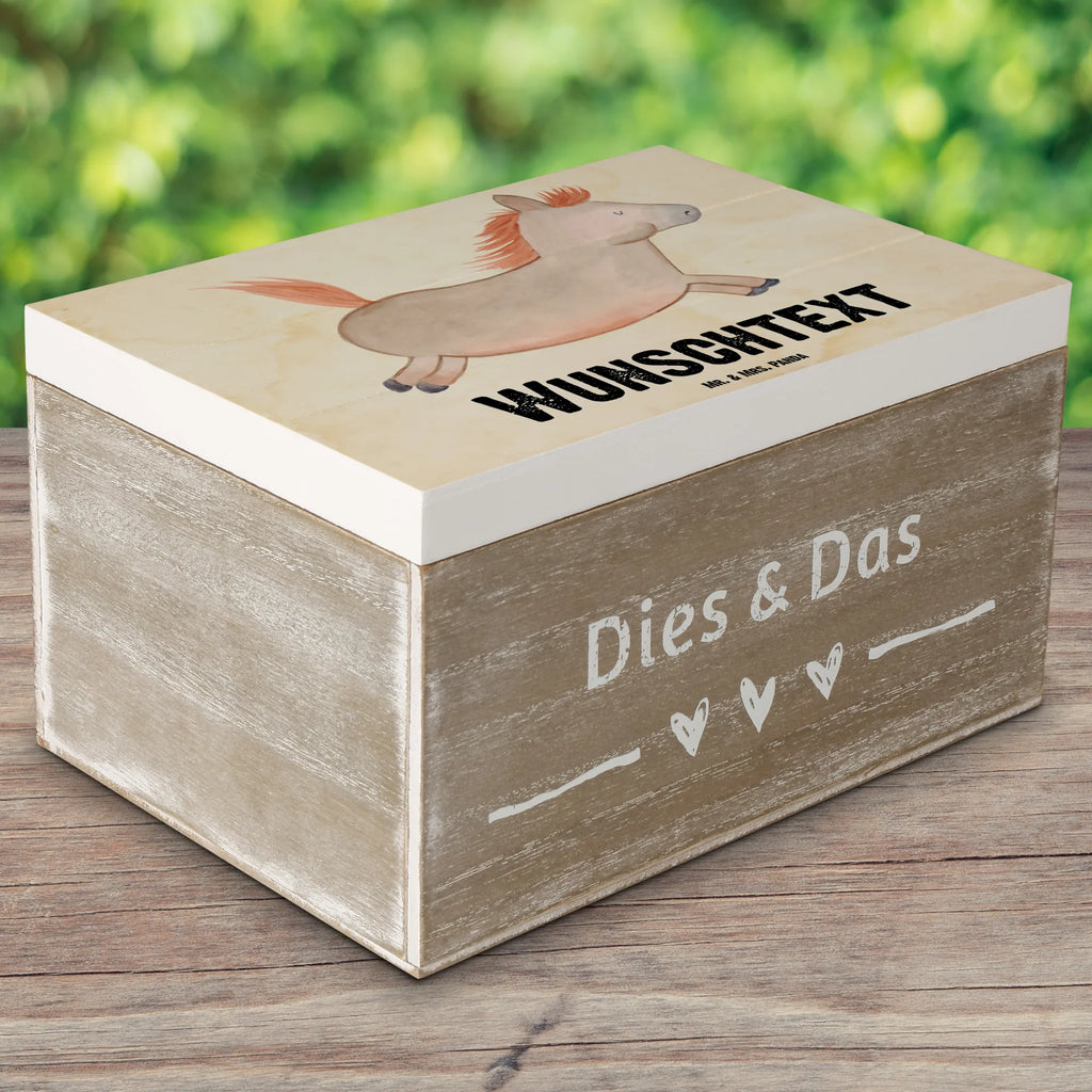 Personalisierte Holzkiste Pferd springt Dekokiste mit Namen, Erinnerungsbox mit Namen, Kiste mit Namen, Kiste Personalisiert, Geschenkbox Personalisiert, Truhe mit Namen, Aufbewahrungsbox Personalisiert, Schatulle mit Namen, Schatzkiste Personalisiert, Schatzkiste mit Namen, Truhe Personalisiert, Erinnerungskiste Personalisiert, Erinnerungsbox Personalisiert, Holzkiste Personalisiert, Holzkiste mit Namen, Dekokiste Personalisiert, Aufbewahrungsbox mit Namen, mit Namen, GEschenkdose Personalisiert, Schatulle Personalisiert, Landwirtin, Bauernhof, Hoftiere, Landwirt, Ausreiten, Pferde, Pony, Reiten, Stall, Pferdebesitzer, Pferd, Pferdestall