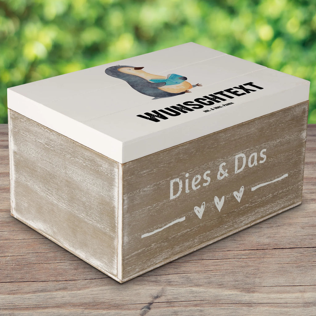 Personalised wooden chest Penguin A book Truhe mit Namen, Erinnerungsbox Personalisiert, Aufbewahrungsbox mit Namen, Kiste Personalisiert, Aufbewahrungsbox Personalisiert, Holzkiste Personalisiert, Schatzkiste Personalisiert, mit Namen, Schatzkiste mit Namen, Truhe Personalisiert, Erinnerungsbox mit Namen, Dekokiste Personalisiert, GEschenkdose Personalisiert, Holzkiste mit Namen, Dekokiste mit Namen, Erinnerungskiste Personalisiert, Kiste mit Namen, Schatulle Personalisiert, Schatulle mit Namen, Geschenkbox Personalisiert, Pinguin, Nichtstun, Faulenzen, Buch, Pinguine, Bücherwurm, Ferien, Urlaub, Freizeit, Lesen
