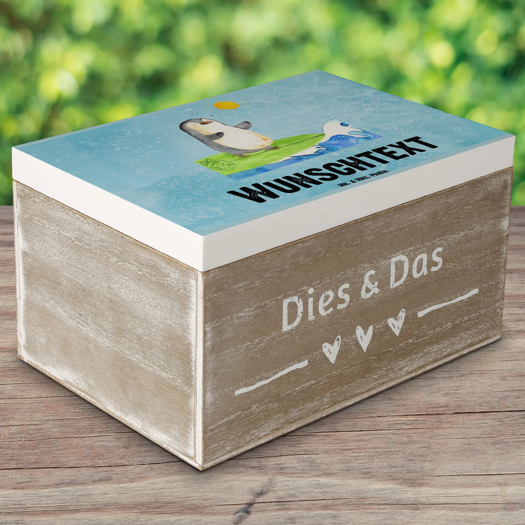 Personalizowane drewniane pudełko Pingwin surfista Geschenkbox personalisiert, Erinnerungskiste Personalisiert, Holzkiste Personalisiert, Aufbewahrungsbox mit Namen, Schatzkiste mit Namen, Erinnerungskiste, Schatzkiste Personalisiert, Kiste mit Namen, GEschenkdose personalisiert, Dekokiste Personalisiert, Erinnerungsbox Personalisiert, Truhe Personalisiert, Schatulle Personalisiert, Dekokiste mit Namen, Aufbewahrungsbox Personalisiert, Erinnerungsbox mit Namen, Schatulle mit Namen, mit Namen, Truhe mit Namen, Kiste Personalisiert, Holzkiste mit Namen, Pinguin, Wellen, Surfer, Hawaii, Portugal, Wellen reiten, surfen, Pinguine, Urlaub