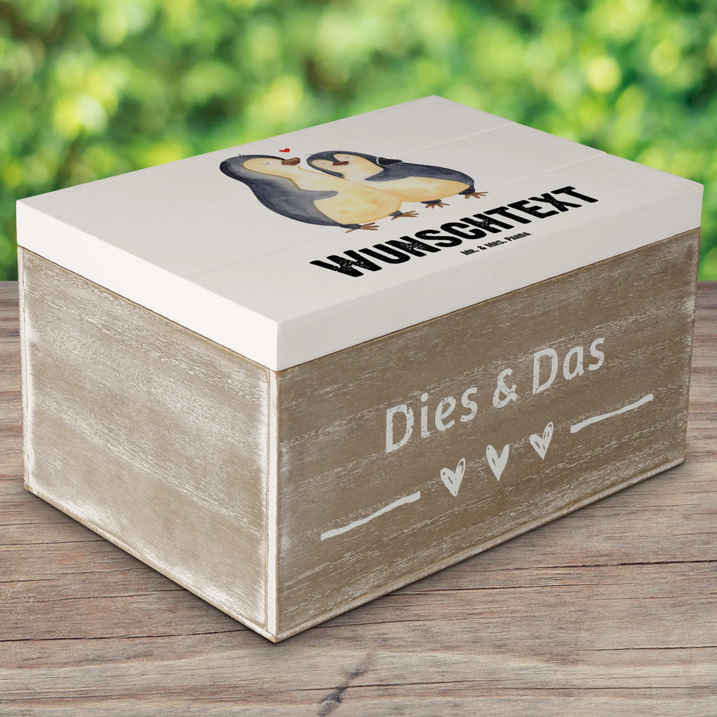 Personalisierte Holzkiste Pinguin umarmend Holzkiste mit Namen, Truhe Personalisiert, mit Namen, Schatulle mit Namen, Dekokiste Personalisiert, Aufbewahrungsbox Personalisiert, Schatzkiste Personalisiert, Erinnerungsbox Personalisiert, Aufbewahrungsbox mit Namen, Geschenkbox personalisiert, Holzkiste Personalisiert, Erinnerungsbox mit Namen, Erinnerungskiste, Dekokiste mit Namen, Erinnerungskiste Personalisiert, GEschenkdose personalisiert, Schatzkiste mit Namen, Schatulle Personalisiert, Kiste Personalisiert, Truhe mit Namen, Kiste mit Namen, Pinguin, Liebespaar, Liebesbeweis, Hochzeit, Hochzeitstag, Jahrestag, Hochzeitsgeschenk, Verlobung, Liebesgeschenk, Liebe