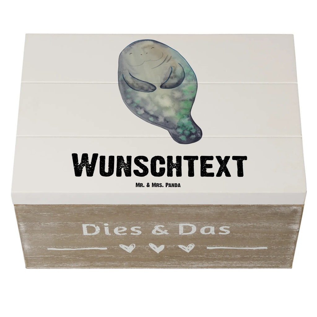 Personalisierte Holzkiste Seekuh happy Truhe mit Namen, Schatulle mit Namen, Erinnerungsbox mit Namen, Aufbewahrungsbox mit Namen, Kiste Personalisiert, Dekokiste mit Namen, Holzkiste Personalisiert, Erinnerungskiste Personalisiert, Kiste mit Namen, Truhe Personalisiert, Aufbewahrungsbox Personalisiert, GEschenkdose Personalisiert, Schatzkiste mit Namen, Schatulle Personalisiert, Geschenkbox Personalisiert, Holzkiste mit Namen, Erinnerungsbox Personalisiert, Schatzkiste Personalisiert, Dekokiste Personalisiert, mit Namen, Urlaub, Meerestiere, Meer, Seekuh, Seekühe, Zufrieden, Achtsamkeit, Neustart, Respekt, Freundin, Selbstliebe, Neuanfang, Liebeskummer
