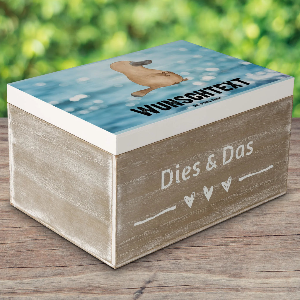 Personalised wooden chest platypus courage Dekokiste mit Namen, Kiste Personalisiert, mit Namen, Kiste mit Namen, Schatzkiste Personalisiert, Truhe mit Namen, Truhe Personalisiert, Erinnerungsbox Personalisiert, Holzkiste mit Namen, Holzkiste Personalisiert, Erinnerungskiste Personalisiert, Schatulle Personalisiert, Aufbewahrungsbox mit Namen, Aufbewahrungsbox Personalisiert, Schatulle mit Namen, GEschenkdose Personalisiert, Dekokiste Personalisiert, Schatzkiste mit Namen, Erinnerungsbox mit Namen, Geschenkbox Personalisiert, Urlaub, Meerestiere, Meer, Training, Schnabeltier, Weltreise, Neuanfang, Raodtrip, Neustart, mutig, Motivation, Büro, Arbeit, Schnabeltiere, Lebensweisheit, Mut