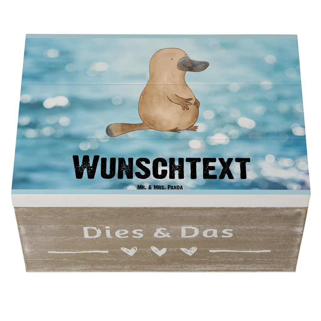 Personalised wooden chest platypus courage Dekokiste mit Namen, Kiste Personalisiert, mit Namen, Kiste mit Namen, Schatzkiste Personalisiert, Truhe mit Namen, Truhe Personalisiert, Erinnerungsbox Personalisiert, Holzkiste mit Namen, Holzkiste Personalisiert, Erinnerungskiste Personalisiert, Schatulle Personalisiert, Aufbewahrungsbox mit Namen, Aufbewahrungsbox Personalisiert, Schatulle mit Namen, GEschenkdose Personalisiert, Dekokiste Personalisiert, Schatzkiste mit Namen, Erinnerungsbox mit Namen, Geschenkbox Personalisiert, Urlaub, Meerestiere, Meer, Training, Schnabeltier, Weltreise, Neuanfang, Raodtrip, Neustart, mutig, Motivation, Büro, Arbeit, Schnabeltiere, Lebensweisheit, Mut