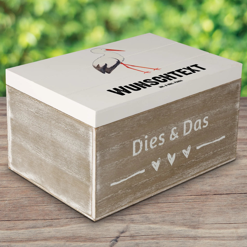 Personalisierte Holzkiste Storch Kiste Personalisiert, Schatulle mit Namen, Kiste mit Namen, Schatzkiste Personalisiert, Holzkiste mit Namen, Dekokiste Personalisiert, GEschenkdose Personalisiert, Schatulle Personalisiert, Erinnerungskiste Personalisiert, mit Namen, Erinnerungsbox Personalisiert, Aufbewahrungsbox mit Namen, Holzkiste Personalisiert, Aufbewahrungsbox Personalisiert, Truhe Personalisiert, Erinnerungsbox mit Namen, Geschenkbox Personalisiert, Schatzkiste mit Namen, Truhe mit Namen, Dekokiste mit Namen, Lustige Sprüche, Tiere, Tiermotive, Gute Laune, Baby, Storch, Mütter, Geburt, Babybauch, Störche, Mutter Werden, Schwanger, Schwangerschaft, Mutter