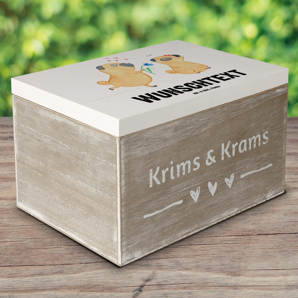 Personalizowane drewniane pudełko mops Zakochani Erinnerungsbox mit Namen, mit Namen, Schatzkiste Personalisiert, Aufbewahrungsbox mit Namen, Erinnerungskiste Personalisiert, Erinnerungsbox Personalisiert, Holzkiste Personalisiert, Schatzkiste mit Namen, Dekokiste Personalisiert, Kiste Personalisiert, Schatulle mit Namen, Truhe mit Namen, Schatulle Personalisiert, GEschenkdose Personalisiert, Holzkiste mit Namen, Aufbewahrungsbox Personalisiert, Kiste mit Namen, Dekokiste mit Namen, Truhe Personalisiert, Geschenkbox Personalisiert, Sprüche, Hund, Hunderasse, Hundebesitzer, Hundemotiv, Haustier, Tierliebhaber, Liebesspruch. Verlobt, Verliebt, Möpse, Partner, Geschenk Freund, Hundeliebe, Liebe, Mops