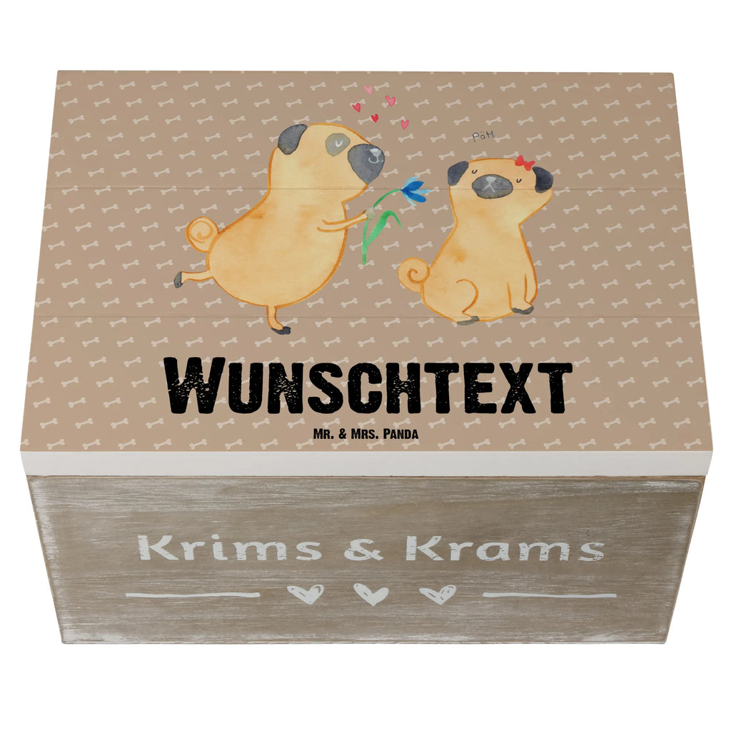 Personalizowane drewniane pudełko mops Zakochani Erinnerungsbox mit Namen, mit Namen, Schatzkiste Personalisiert, Aufbewahrungsbox mit Namen, Erinnerungskiste Personalisiert, Erinnerungsbox Personalisiert, Holzkiste Personalisiert, Schatzkiste mit Namen, Dekokiste Personalisiert, Kiste Personalisiert, Schatulle mit Namen, Truhe mit Namen, Schatulle Personalisiert, GEschenkdose Personalisiert, Holzkiste mit Namen, Aufbewahrungsbox Personalisiert, Kiste mit Namen, Dekokiste mit Namen, Truhe Personalisiert, Geschenkbox Personalisiert, Sprüche, Hund, Hunderasse, Hundebesitzer, Hundemotiv, Haustier, Tierliebhaber, Liebesspruch. Verlobt, Verliebt, Möpse, Partner, Geschenk Freund, Hundeliebe, Liebe, Mops