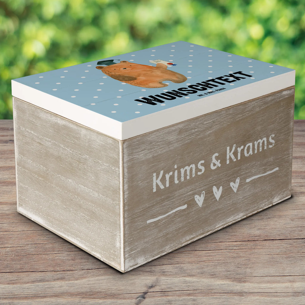 Personalisierte Holzkiste Bär Prüfung Dekokiste Personalisiert, Schatzkiste mit Namen, Geschenkbox Personalisiert, Aufbewahrungsbox mit Namen, Kiste mit Namen, Erinnerungsbox Personalisiert, Truhe Personalisiert, mit Namen, Schatzkiste Personalisiert, Erinnerungskiste Personalisiert, Erinnerungsbox mit Namen, Holzkiste Personalisiert, Aufbewahrungsbox Personalisiert, Schatulle Personalisiert, Holzkiste mit Namen, Schatulle mit Namen, Kiste Personalisiert, GEschenkdose Personalisiert, Dekokiste mit Namen, Truhe mit Namen, Teddy, Bär, Teddybär, Zeugnis, Abschlusszeugnis, Prüfungen, Abitur, Abschluss, Prüfung Bestanden