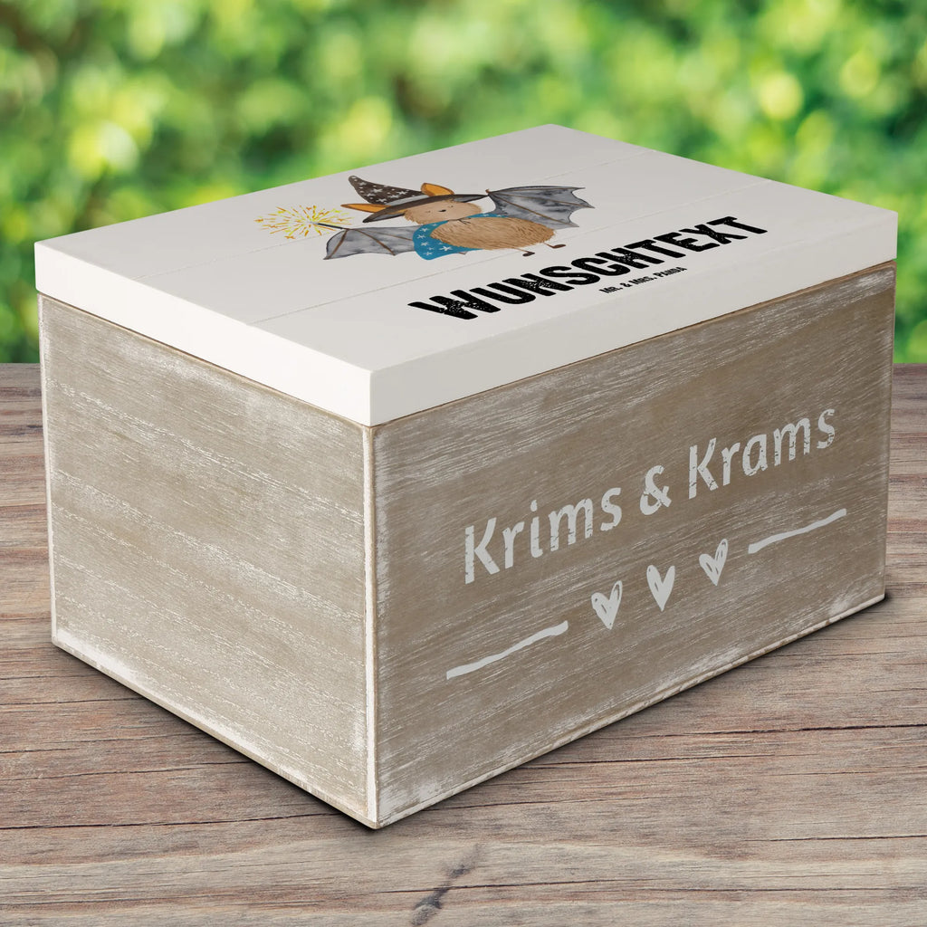 Personalisierte Holzkiste Fledermaus Zauberer Dekokiste mit Namen, Kiste mit Namen, Truhe mit Namen, Schatzkiste mit Namen, Holzkiste Personalisiert, Geschenkbox Personalisiert, Erinnerungsbox Personalisiert, Holzkiste mit Namen, Schatulle mit Namen, Schatzkiste Personalisiert, Dekokiste Personalisiert, Aufbewahrungsbox Personalisiert, Kiste Personalisiert, Erinnerungsbox mit Namen, Schatulle Personalisiert, GEschenkdose Personalisiert, mit Namen, Erinnerungskiste Personalisiert, Aufbewahrungsbox mit Namen, Truhe Personalisiert, Lustige Sprüche, Tiere, Tiermotive, Gute Laune, Reinsteigern, Fledermäuse, Fledermaus, Magier, Frauen, Zauberer