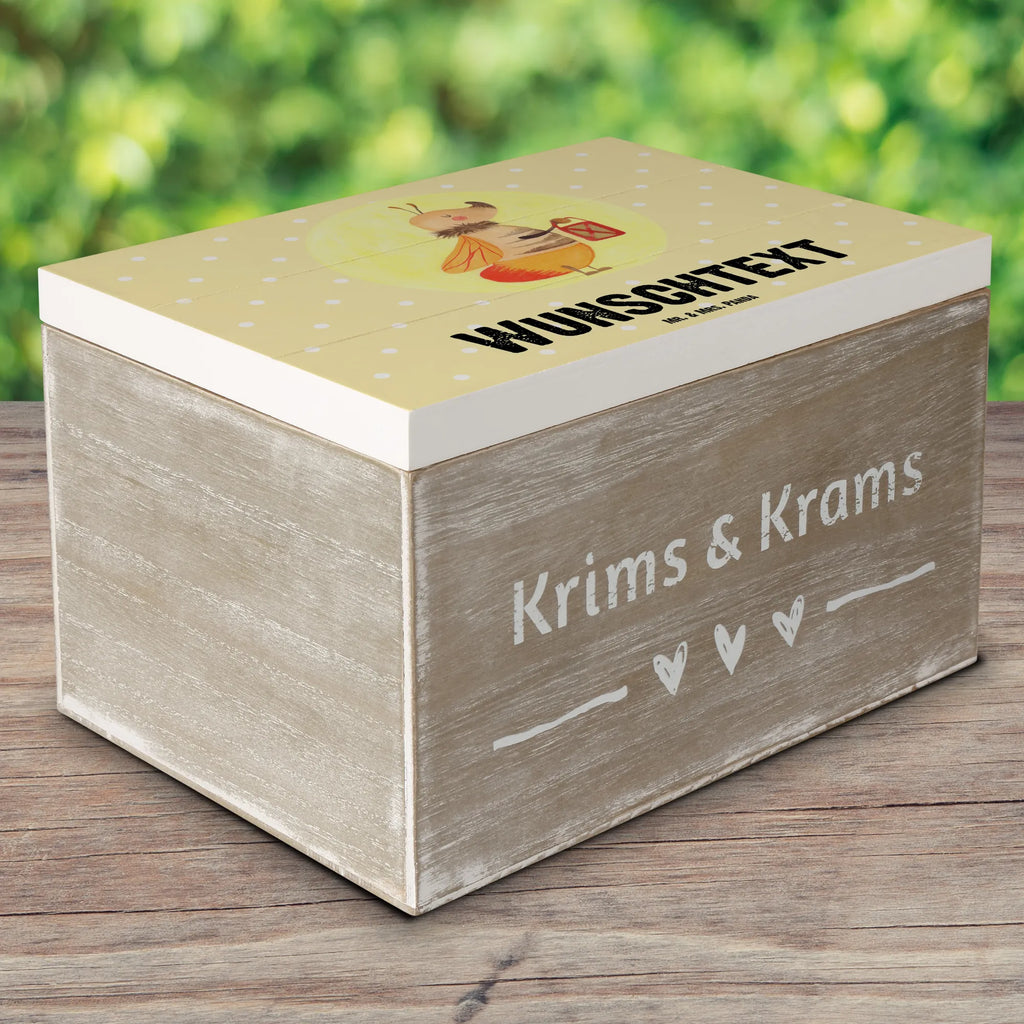 Personalisierte Holzkiste Glühwürmchen Schatulle mit Namen, Geschenkbox Personalisiert, Dekokiste Personalisiert, Truhe Personalisiert, Aufbewahrungsbox mit Namen, Erinnerungsbox mit Namen, mit Namen, GEschenkdose Personalisiert, Schatzkiste mit Namen, Schatulle Personalisiert, Holzkiste Personalisiert, Erinnerungskiste Personalisiert, Kiste Personalisiert, Holzkiste mit Namen, Aufbewahrungsbox Personalisiert, Dekokiste mit Namen, Schatzkiste Personalisiert, Kiste mit Namen, Truhe mit Namen, Erinnerungsbox Personalisiert, Lustige Sprüche, Tiere, Tiermotive, Gute Laune, Liebesspruch, Heiratsantrag, Magisch, Lieblingsmensch, Glühwürmchen, Leuchten, Liebe, Glühwurm, Falter, Liebesbeweis, Jahrestag, Verlobung