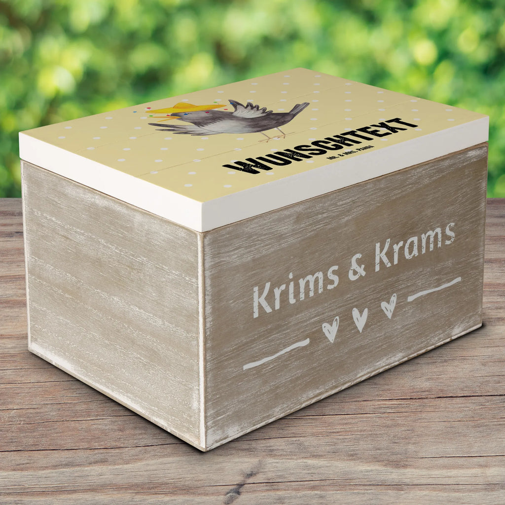 Personalizowane drewniane pudełko kruk Sombrero GEschenkdose Personalisiert, Schatzkiste mit Namen, Dekokiste mit Namen, Schatulle Personalisiert, Geschenkbox Personalisiert, Holzkiste Personalisiert, Truhe mit Namen, Kiste Personalisiert, Truhe Personalisiert, Holzkiste mit Namen, Schatulle mit Namen, Aufbewahrungsbox Personalisiert, Erinnerungsbox mit Namen, Schatzkiste Personalisiert, Erinnerungskiste Personalisiert, mit Namen, Dekokiste Personalisiert, Kiste mit Namen, Erinnerungsbox Personalisiert, Aufbewahrungsbox mit Namen, Lustige Sprüche, Tiere, Tiermotive, Gute Laune, Vogel, Rabe, Glück Spruch, glücklich sein, Froh, Elster, Vögel, Fröhlich sein, Motivation, Spruch Positiv