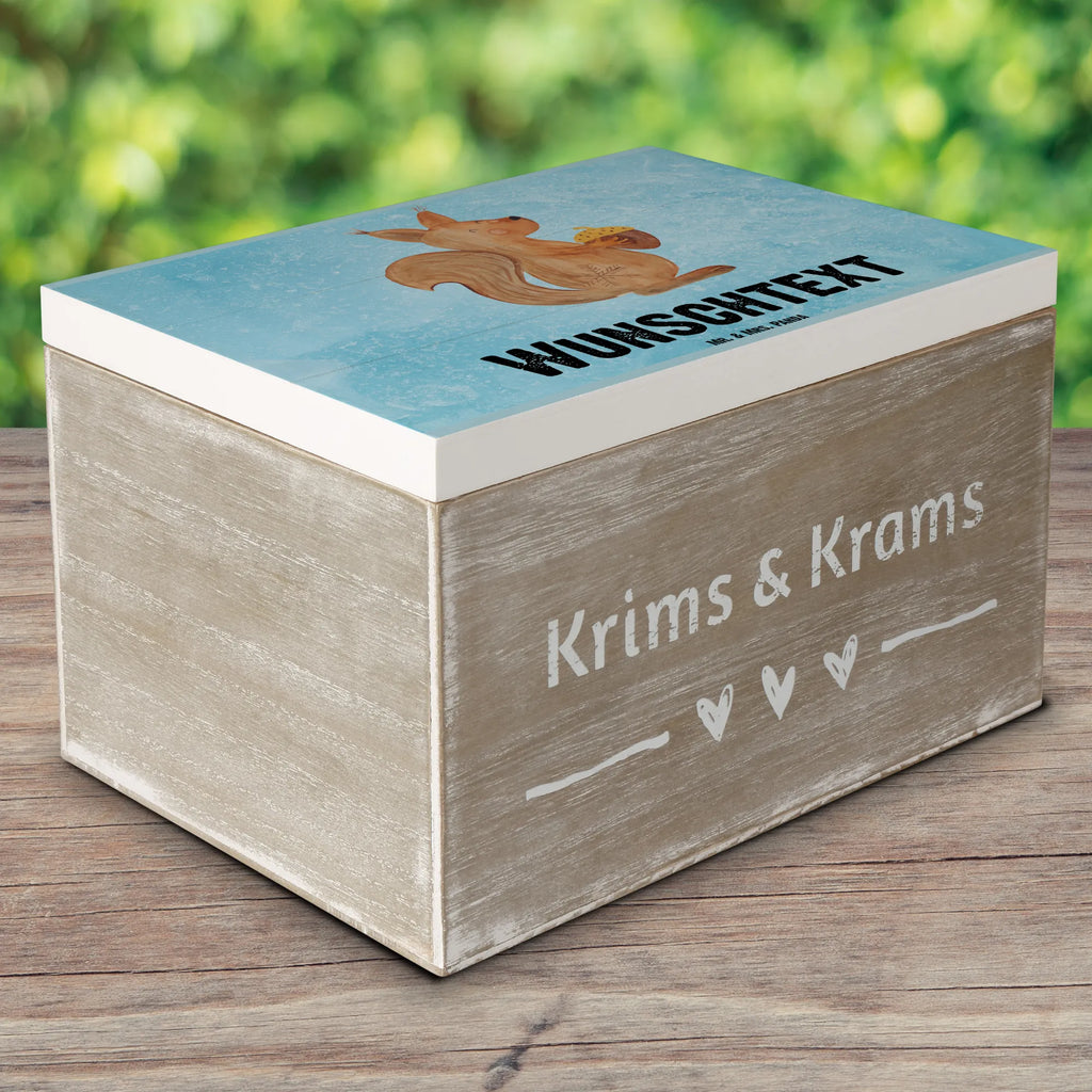 Personalisierte Holzkiste Eichhörnchen Weihnachten Truhe Personalisiert, Schatulle Personalisiert, Schatulle mit Namen, Geschenkbox Personalisiert, Truhe mit Namen, Dekokiste Personalisiert, Schatzkiste mit Namen, Holzkiste mit Namen, Erinnerungskiste Personalisiert, Erinnerungsbox Personalisiert, Schatzkiste Personalisiert, Aufbewahrungsbox Personalisiert, GEschenkdose Personalisiert, Kiste Personalisiert, Erinnerungsbox mit Namen, Dekokiste mit Namen, Aufbewahrungsbox mit Namen, Kiste mit Namen, Holzkiste Personalisiert, mit Namen, Weihnachten, Winter, Weihnachtsdeko, Nikolaus, Advent, Heiligabend, Wintermotiv, Weihnachtsgruß, Frohe Weihnachten, Vogel, Neujahr, Guten Rutsch, Frohes Neues Jahr, Weihnachtsmotiv