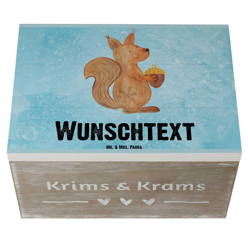 Personalisierte Holzkiste Eichhörnchen Weihnachten Truhe Personalisiert, Schatulle Personalisiert, Schatulle mit Namen, Geschenkbox Personalisiert, Truhe mit Namen, Dekokiste Personalisiert, Schatzkiste mit Namen, Holzkiste mit Namen, Erinnerungskiste Personalisiert, Erinnerungsbox Personalisiert, Schatzkiste Personalisiert, Aufbewahrungsbox Personalisiert, GEschenkdose Personalisiert, Kiste Personalisiert, Erinnerungsbox mit Namen, Dekokiste mit Namen, Aufbewahrungsbox mit Namen, Kiste mit Namen, Holzkiste Personalisiert, mit Namen, Weihnachten, Winter, Weihnachtsdeko, Nikolaus, Advent, Heiligabend, Wintermotiv, Weihnachtsgruß, Frohe Weihnachten, Vogel, Neujahr, Guten Rutsch, Frohes Neues Jahr, Weihnachtsmotiv
