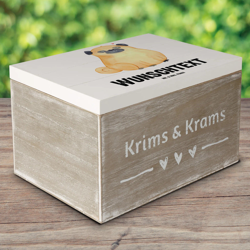 Personalisierte Holzkiste Mops Geschenkbox Personalisiert, Erinnerungsbox Personalisiert, Dekokiste Personalisiert, Dekokiste mit Namen, Schatzkiste mit Namen, GEschenkdose Personalisiert, Erinnerungsbox mit Namen, Aufbewahrungsbox mit Namen, Erinnerungskiste Personalisiert, Truhe Personalisiert, Schatulle mit Namen, Schatzkiste Personalisiert, Holzkiste Personalisiert, mit Namen, Truhe mit Namen, Kiste Personalisiert, Kiste mit Namen, Aufbewahrungsbox Personalisiert, Schatulle Personalisiert, Holzkiste mit Namen, Sprüche, Hund, Hunderasse, Hundebesitzer, Hundemotiv, Haustier, Tierliebhaber, Mops, Hundeliebe, Liebe