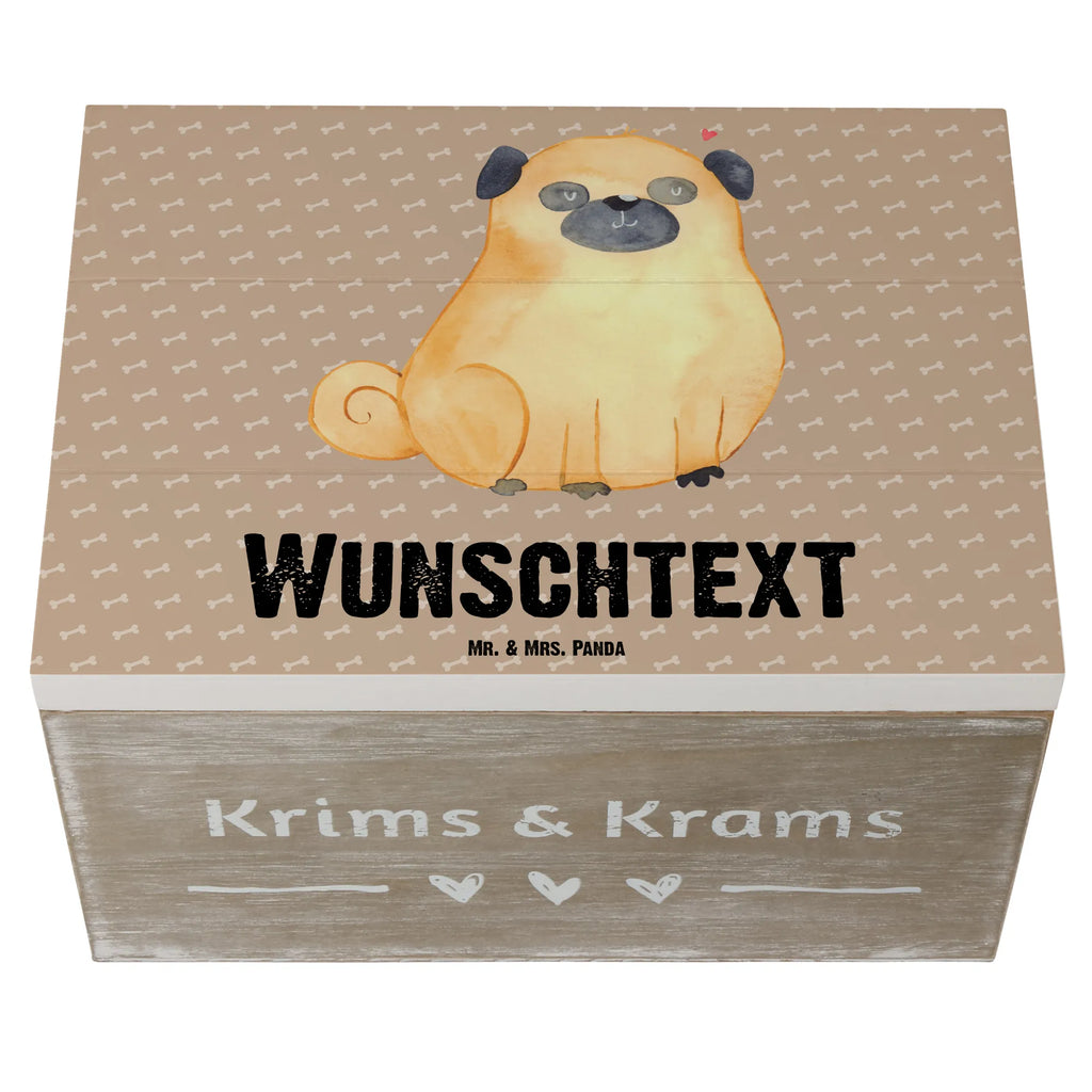 Personalisierte Holzkiste Mops Geschenkbox Personalisiert, Erinnerungsbox Personalisiert, Dekokiste Personalisiert, Dekokiste mit Namen, Schatzkiste mit Namen, GEschenkdose Personalisiert, Erinnerungsbox mit Namen, Aufbewahrungsbox mit Namen, Erinnerungskiste Personalisiert, Truhe Personalisiert, Schatulle mit Namen, Schatzkiste Personalisiert, Holzkiste Personalisiert, mit Namen, Truhe mit Namen, Kiste Personalisiert, Kiste mit Namen, Aufbewahrungsbox Personalisiert, Schatulle Personalisiert, Holzkiste mit Namen, Sprüche, Hund, Hunderasse, Hundebesitzer, Hundemotiv, Haustier, Tierliebhaber, Mops, Hundeliebe, Liebe