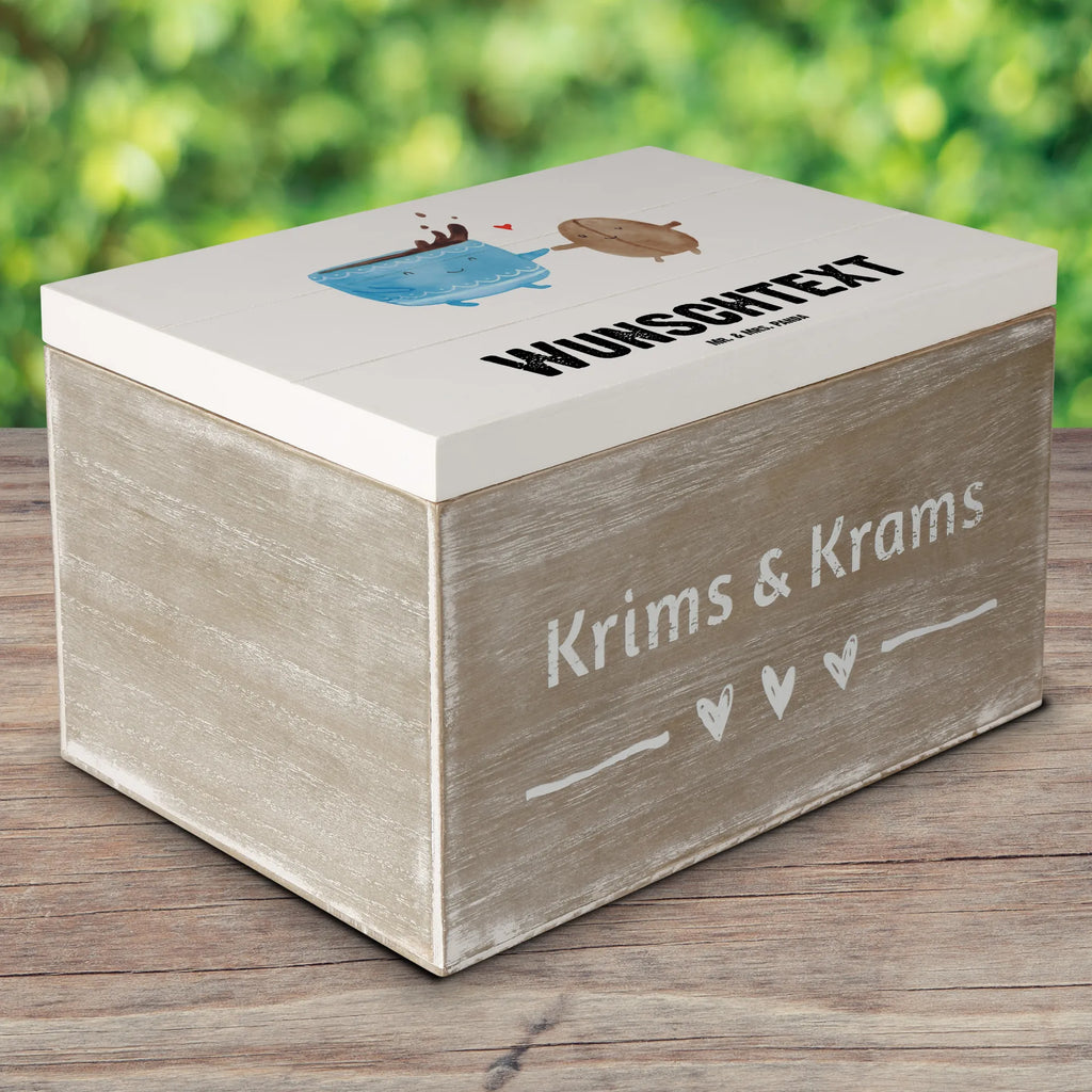 Personalisierte Holzkiste Kaffee Bohne Truhe mit Namen, Truhe Personalisiert, GEschenkdose Personalisiert, Schatulle Personalisiert, Aufbewahrungsbox mit Namen, Geschenkbox Personalisiert, mit Namen, Erinnerungsbox mit Namen, Dekokiste Personalisiert, Erinnerungskiste Personalisiert, Kiste Personalisiert, Schatzkiste mit Namen, Schatulle mit Namen, Holzkiste Personalisiert, Schatzkiste Personalisiert, Kiste mit Namen, Erinnerungsbox Personalisiert, Aufbewahrungsbox Personalisiert, Holzkiste mit Namen, Dekokiste mit Namen, Lustige Sprüche, Tiere, Tiermotive, Gute Laune, Kaffee, Kaffeebohne, Genuss, Zufriedenheit, Glück