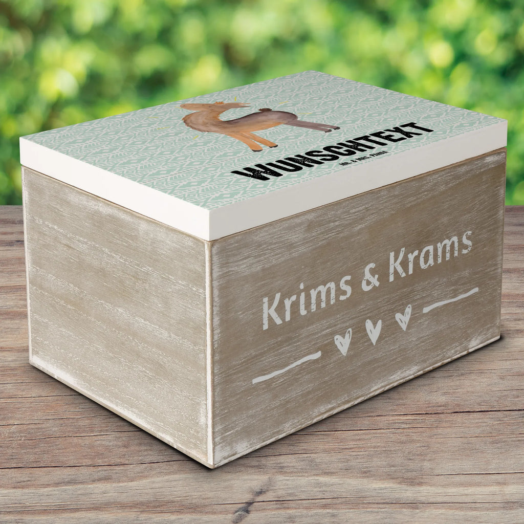 Personalisierte Holzkiste Lama Stolz Kiste Personalisiert, Aufbewahrungsbox mit Namen, Erinnerungskiste Personalisiert, Erinnerungsbox mit Namen, Erinnerungskiste, Schatulle Personalisiert, Dekokiste mit Namen, Kiste mit Namen, Holzkiste mit Namen, Geschenkbox personalisiert, Schatulle mit Namen, mit Namen, Holzkiste Personalisiert, Schatzkiste Personalisiert, Truhe mit Namen, Schatzkiste mit Namen, Dekokiste Personalisiert, Truhe Personalisiert, GEschenkdose personalisiert, Aufbewahrungsbox Personalisiert, Erinnerungsbox Personalisiert, Lama, Alpaka, Neustart, Hippie, Außenseiter, Anders, stolz, Freundinnen, Lamas, Familie, Freundin, Family, Kumpel, beste Freundin
