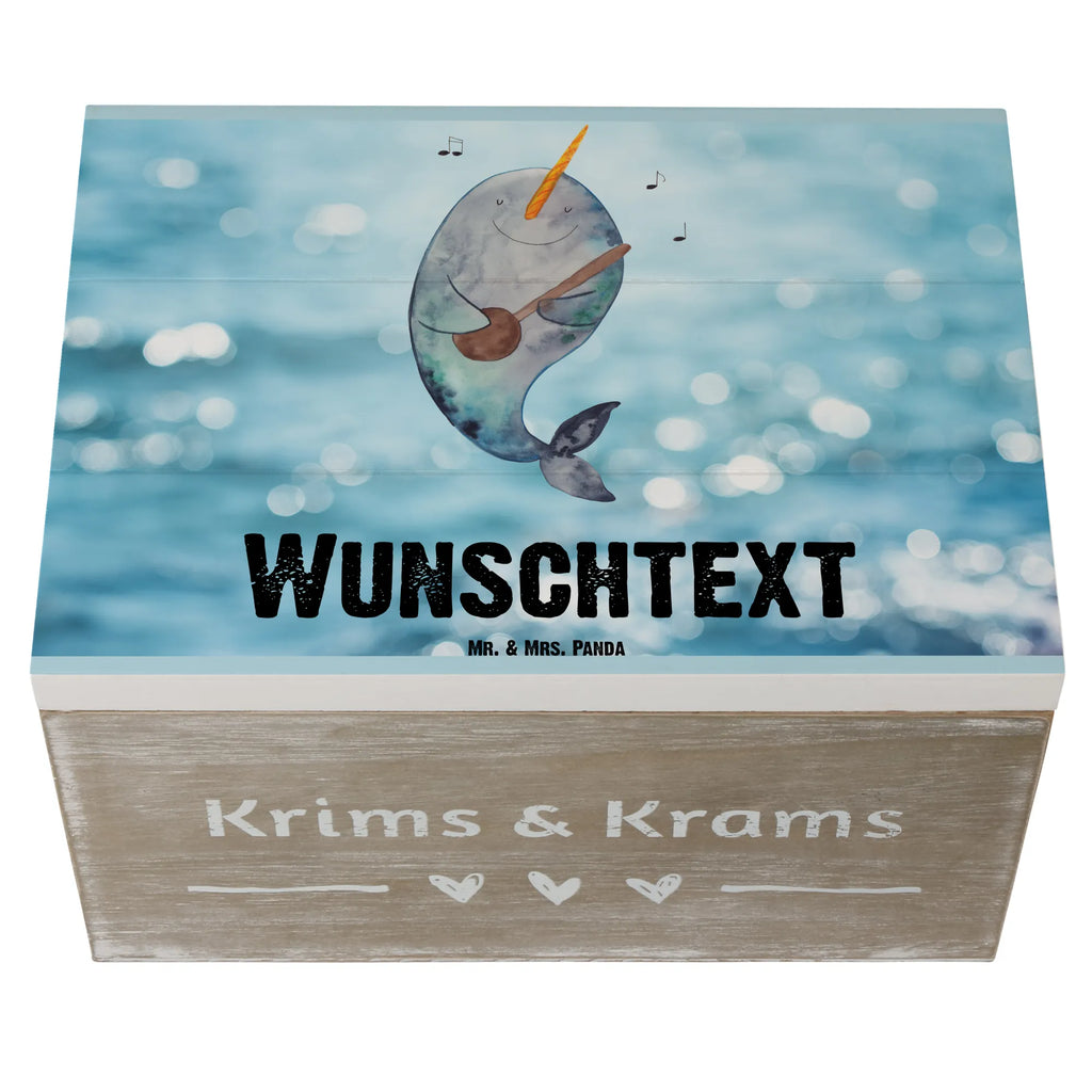 Personalisierte Holzkiste Narwal Gitarre Kiste Personalisiert, Schatzkiste mit Namen, Schatulle mit Namen, Erinnerungskiste, Schatulle Personalisiert, Holzkiste mit Namen, Erinnerungskiste Personalisiert, Dekokiste mit Namen, Dekokiste Personalisiert, Schatzkiste Personalisiert, Erinnerungsbox Personalisiert, GEschenkdose personalisiert, Truhe mit Namen, Truhe Personalisiert, Erinnerungsbox mit Namen, Geschenkbox personalisiert, Kiste mit Namen, mit Namen, Aufbewahrungsbox Personalisiert, Aufbewahrungsbox mit Namen, Holzkiste Personalisiert, Meerestiere, Meer, Urlaub, Gitarre, Gespräche, Wal, Narwal, Tanzen, Frust, Probleme, Problemlösung