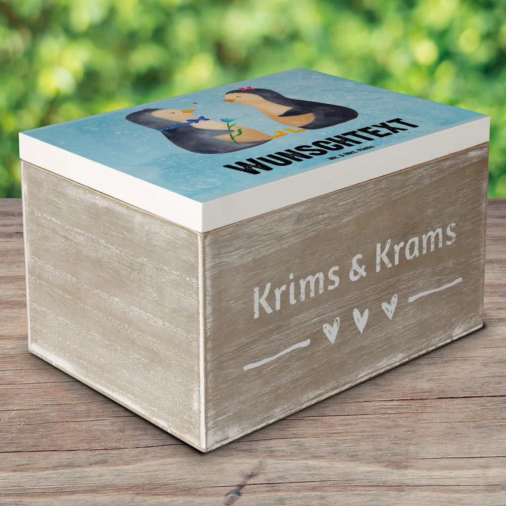 Personalisierte Holzkiste Pinguin Pärchen Schatzkiste Personalisiert, Aufbewahrungsbox Personalisiert, Holzkiste mit Namen, Schatzkiste mit Namen, GEschenkdose Personalisiert, mit Namen, Aufbewahrungsbox mit Namen, Kiste Personalisiert, Geschenkbox Personalisiert, Erinnerungsbox Personalisiert, Truhe Personalisiert, Schatulle mit Namen, Schatulle Personalisiert, Dekokiste Personalisiert, Truhe mit Namen, Kiste mit Namen, Erinnerungskiste Personalisiert, Erinnerungsbox mit Namen, Holzkiste Personalisiert, Dekokiste mit Namen, Pinguin, Liebespaar, Große Liebe, Traumpaar, Hochzeit, Verlobung, Liebesgeschenk, Jahrestag, Hochzeitstag, Hochzeitsgeschenk, Liebe, Pinguine, Liebesbeweis