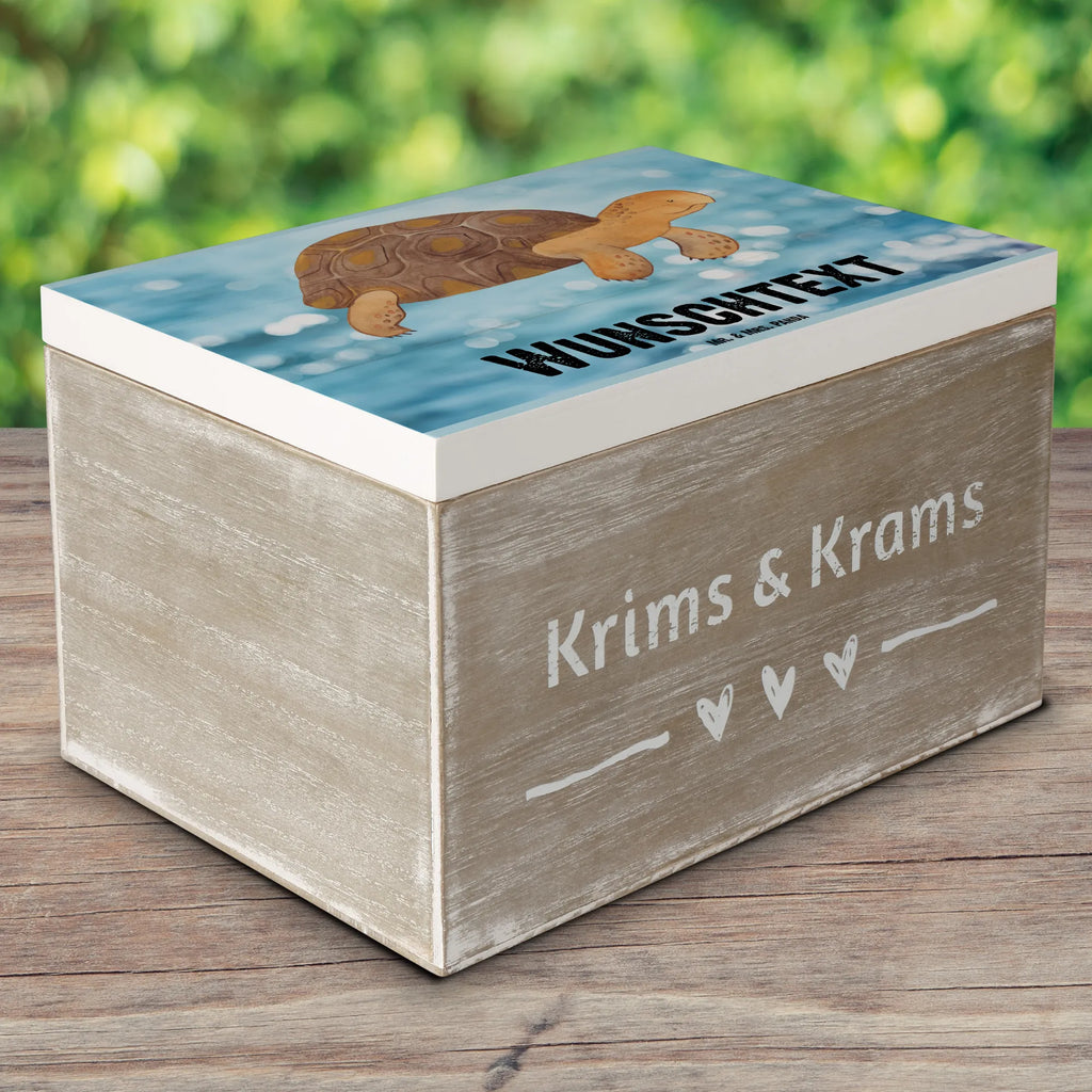 Personalizowane drewniane pudełko Żółw maszerować Truhe mit Namen, Schatulle mit Namen, Dekokiste mit Namen, Holzkiste Personalisiert, Dekokiste Personalisiert, Kiste Personalisiert, Aufbewahrungsbox Personalisiert, Schatzkiste mit Namen, Erinnerungsbox mit Namen, Kiste mit Namen, Holzkiste mit Namen, Geschenkbox Personalisiert, Aufbewahrungsbox mit Namen, Schatzkiste Personalisiert, GEschenkdose Personalisiert, Erinnerungsbox Personalisiert, mit Namen, Schatulle Personalisiert, Erinnerungskiste Personalisiert, Truhe Personalisiert, Urlaub, Meerestiere, Meer, Schildkröten, Get Lost, Motivation, Abenteuer, Schildkröte, Lieblingsmensch, Neustart, Reiselust, Inspiration
