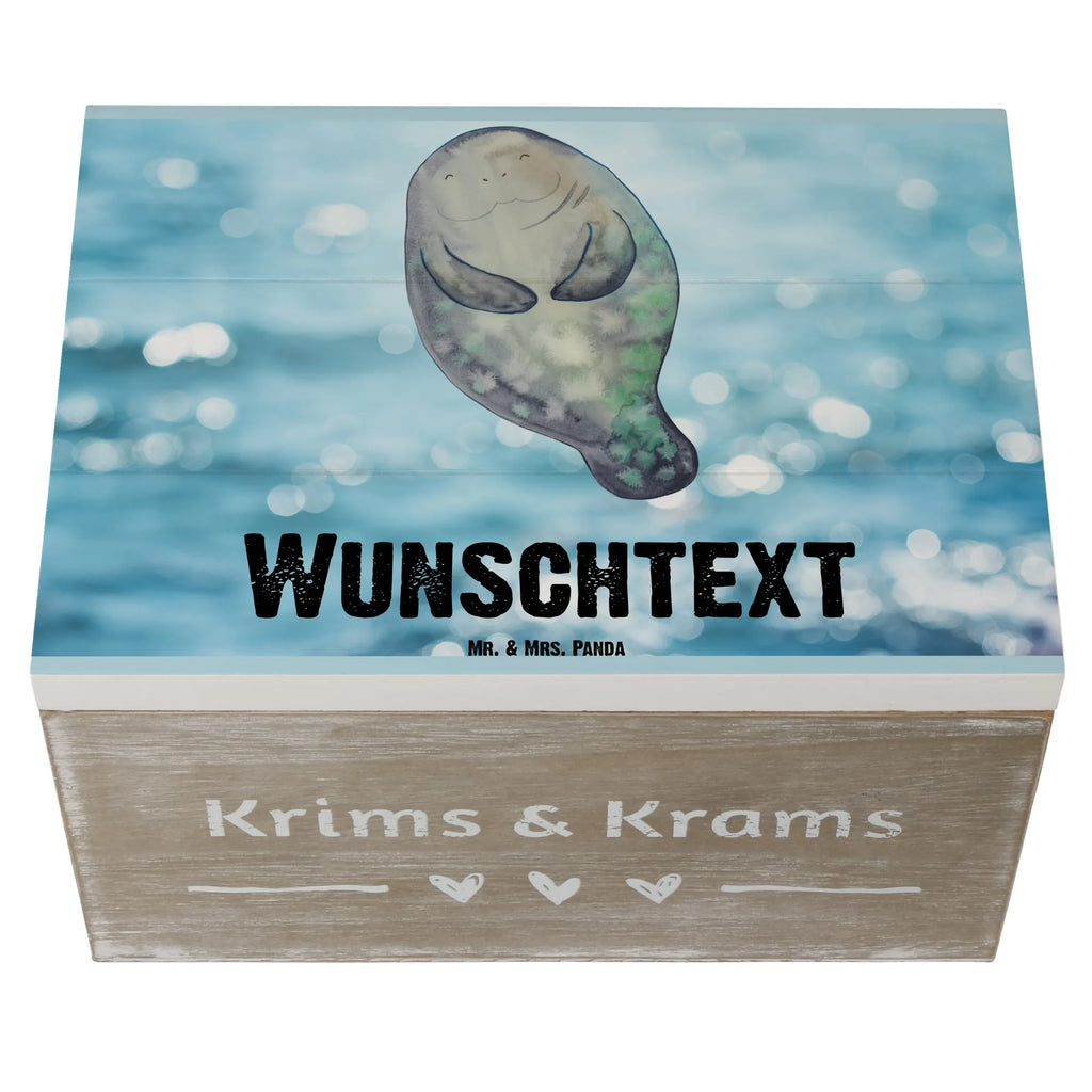Personalisierte Holzkiste Seekuh happy Truhe mit Namen, Schatulle mit Namen, Erinnerungsbox mit Namen, Aufbewahrungsbox mit Namen, Kiste Personalisiert, Dekokiste mit Namen, Holzkiste Personalisiert, Erinnerungskiste Personalisiert, Kiste mit Namen, Truhe Personalisiert, Aufbewahrungsbox Personalisiert, GEschenkdose Personalisiert, Schatzkiste mit Namen, Schatulle Personalisiert, Geschenkbox Personalisiert, Holzkiste mit Namen, Erinnerungsbox Personalisiert, Schatzkiste Personalisiert, Dekokiste Personalisiert, mit Namen, Urlaub, Meerestiere, Meer, Seekuh, Seekühe, Zufrieden, Achtsamkeit, Neustart, Respekt, Freundin, Selbstliebe, Neuanfang, Liebeskummer