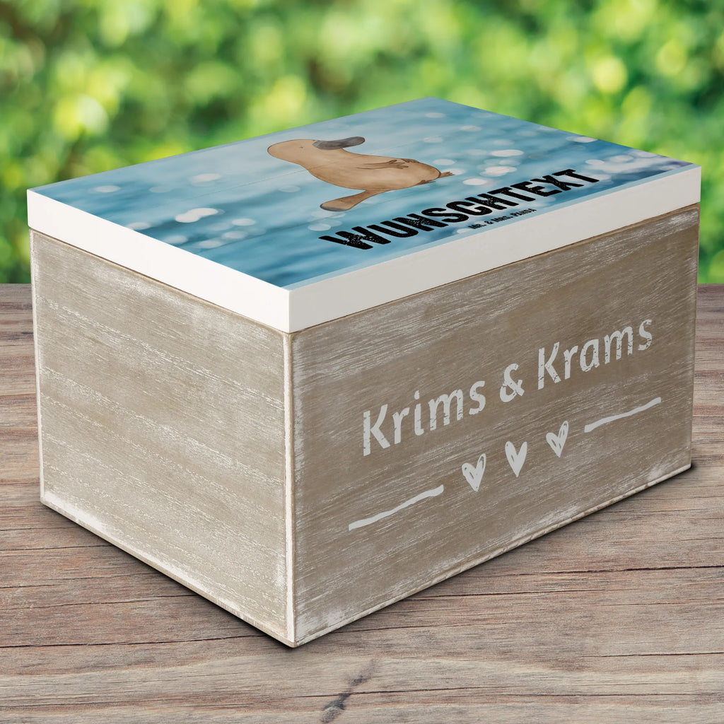 Personalised wooden chest platypus courage Dekokiste mit Namen, Kiste Personalisiert, mit Namen, Kiste mit Namen, Schatzkiste Personalisiert, Truhe mit Namen, Truhe Personalisiert, Erinnerungsbox Personalisiert, Holzkiste mit Namen, Holzkiste Personalisiert, Erinnerungskiste Personalisiert, Schatulle Personalisiert, Aufbewahrungsbox mit Namen, Aufbewahrungsbox Personalisiert, Schatulle mit Namen, GEschenkdose Personalisiert, Dekokiste Personalisiert, Schatzkiste mit Namen, Erinnerungsbox mit Namen, Geschenkbox Personalisiert, Urlaub, Meerestiere, Meer, Training, Schnabeltier, Weltreise, Neuanfang, Raodtrip, Neustart, mutig, Motivation, Büro, Arbeit, Schnabeltiere, Lebensweisheit, Mut