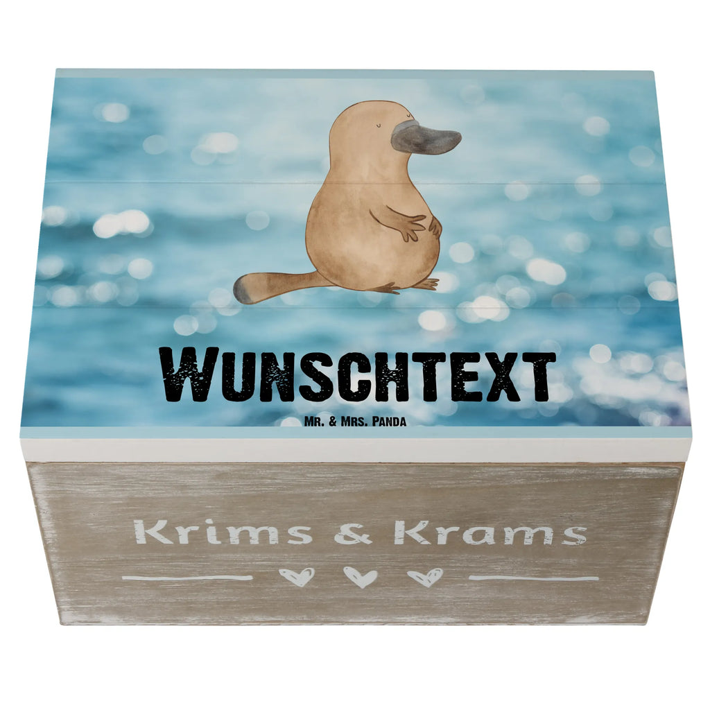 Personalised wooden chest platypus courage Dekokiste mit Namen, Kiste Personalisiert, mit Namen, Kiste mit Namen, Schatzkiste Personalisiert, Truhe mit Namen, Truhe Personalisiert, Erinnerungsbox Personalisiert, Holzkiste mit Namen, Holzkiste Personalisiert, Erinnerungskiste Personalisiert, Schatulle Personalisiert, Aufbewahrungsbox mit Namen, Aufbewahrungsbox Personalisiert, Schatulle mit Namen, GEschenkdose Personalisiert, Dekokiste Personalisiert, Schatzkiste mit Namen, Erinnerungsbox mit Namen, Geschenkbox Personalisiert, Urlaub, Meerestiere, Meer, Training, Schnabeltier, Weltreise, Neuanfang, Raodtrip, Neustart, mutig, Motivation, Büro, Arbeit, Schnabeltiere, Lebensweisheit, Mut