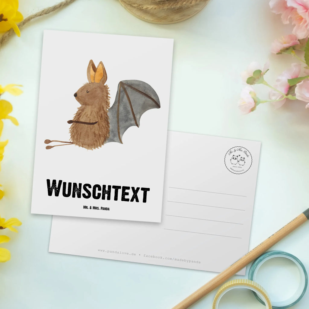 Personalisierte Postkarte Fledermaus sitzend Einladung mit Wunschtext, Grußkarte mit Wunschtext, Postkarte personalisierbar, Geschenkkarte mit Wunschtext, Ansichtskarte mit Wunschtext, Postkarte bedrucken, Ansichtskarte mit Namen, Postkarte mit Wunschtext, Karte mit Namen, Postkarte mit Namen, Einladung mit Namen, Karte mit Wunschtext, Grußkarte mit Namen, Geschenkkarte mit Namen, Tiermotive, Gute Laune, lustige Sprüche, Tiere, Fledermaus, Motivation, entspannen, Fledermäuse