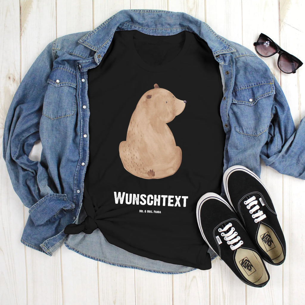 Personalisiertes T-Shirt Bär Schulterblick T-Shirt Personalisiert, Bedrucken, T-Shirt mit Namen, Wunschtext, T-Shirt mit Aufruck, Teddybär, Teddy, Bär, Weisheit, Selbstachtung, Bärenliebe, Motivation, Bären, Weltansicht