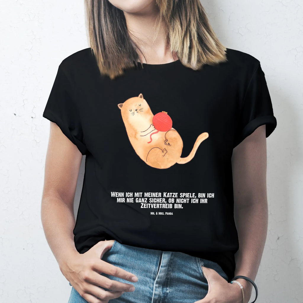 Personalised T-Shirt Cat Wool Wunschtext, T-Shirt Personalisiert, T-Shirt mit Namen, T-Shirt mit Aufruck, Bedrucken, Katzenmotiv, Katzenfan, Katzendeko, Katzenfreund, Katze, Katzenliebhaber, Katzenprodukte, Katzenartikel, Katzenaccessoires, Katzensouvenirs, Katzenliebhaberprodukte, Katzenmotive, Katzen, Spielen, Verspielt, Kater, Spiel, Katzenhalter, Wolle, Wollknäuel, Cats, Haustier, Mietze, Cat, Katzenbesitzerin