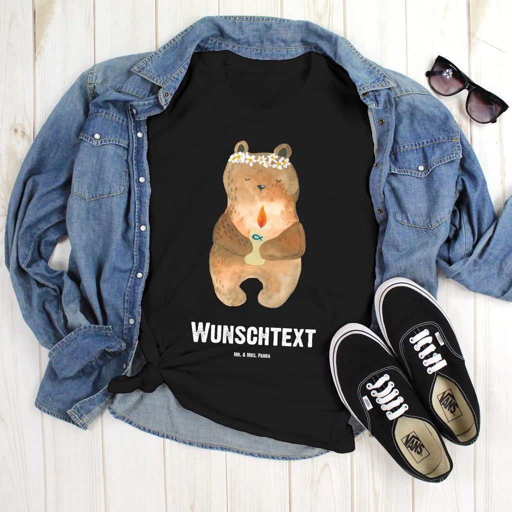 Personalisiertes T-Shirt Bär Kommunion T-Shirt Personalisiert, T-Shirt mit Namen, Frauen, Wunschtext, Männer, T-Shirt mit Aufruck, Bedrucken, Teddybär, Teddy, Bär, Taufkerze, Gottes Segen, katholisch, Kommunion