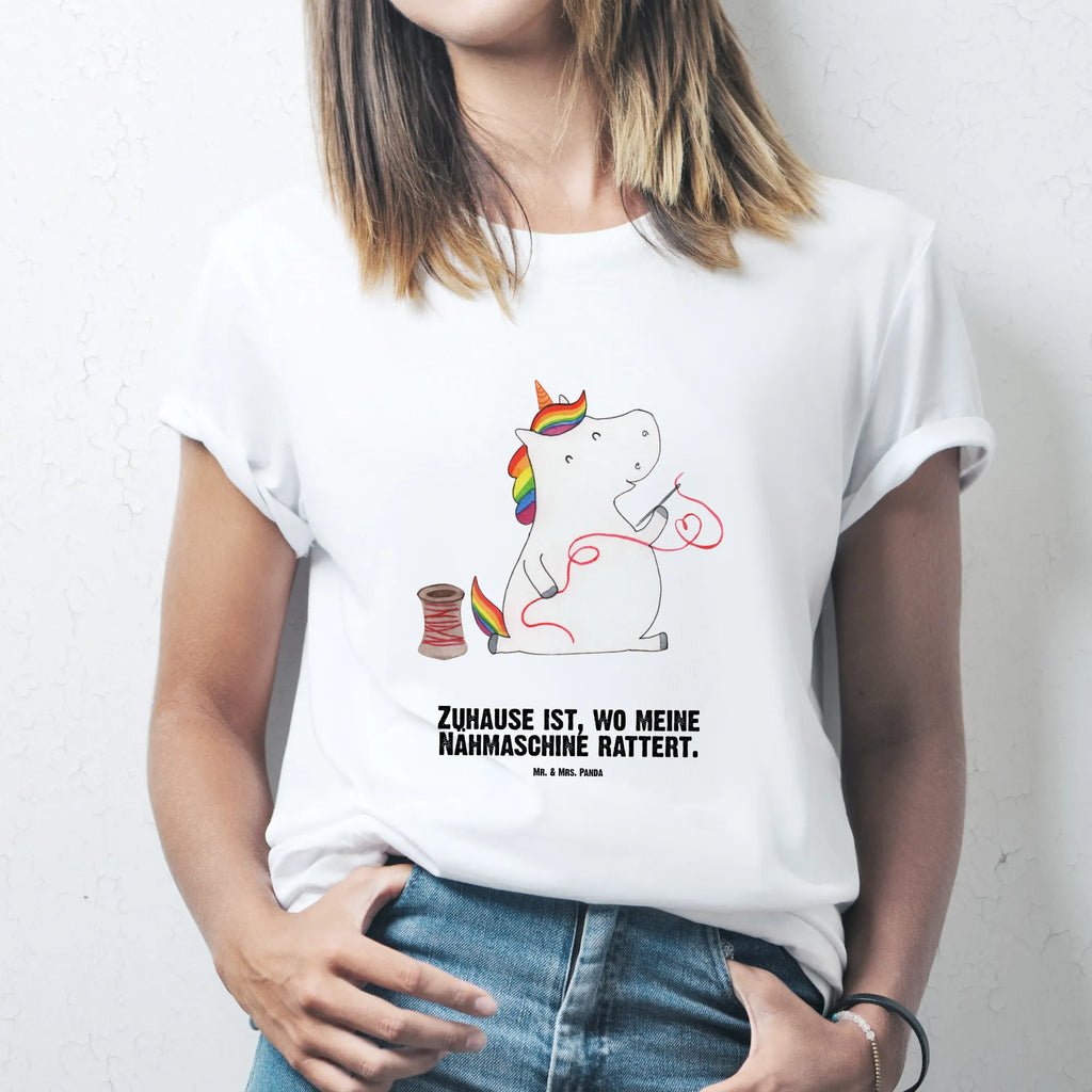 Personalised T-Shirt unicorn seamstress T-Shirt Personalisiert, Frauen, T-Shirt mit Namen, Männer, Bedrucken, T-Shirt mit Aufruck, Wunschtext, Einhorn, Einhörner, Einhorn Deko, Unicorn, Mädchen, basteln, Häkeln, Nähzimmer, Freundin, nähen, Näherin, Stricken