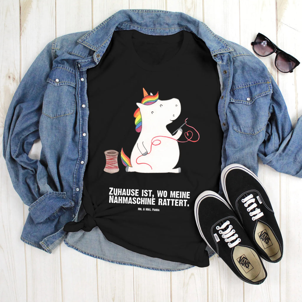 Personalised T-Shirt unicorn seamstress T-Shirt Personalisiert, Frauen, T-Shirt mit Namen, Männer, Bedrucken, T-Shirt mit Aufruck, Wunschtext, Einhorn, Einhörner, Einhorn Deko, Unicorn, Mädchen, basteln, Häkeln, Nähzimmer, Freundin, nähen, Näherin, Stricken