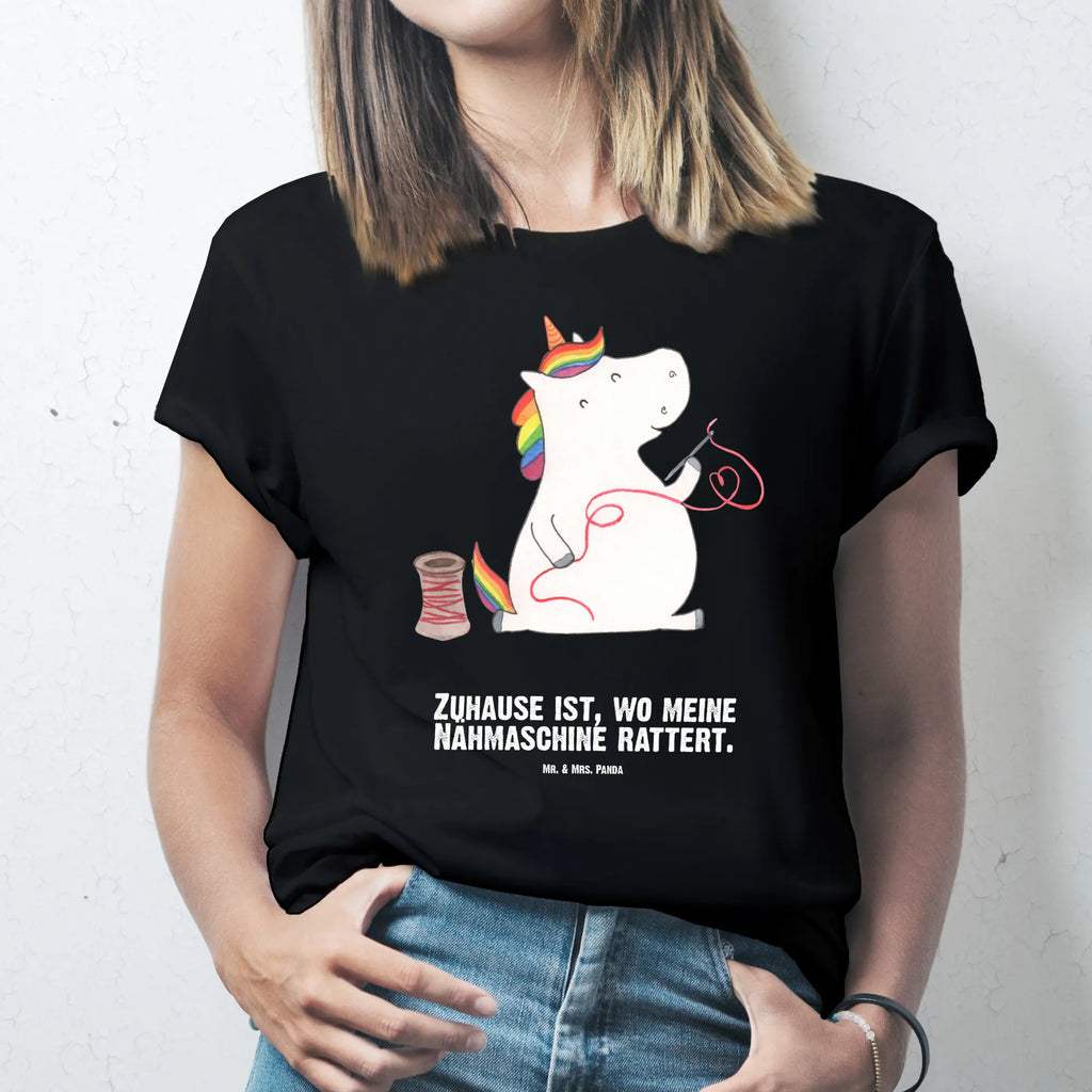 Personalised T-Shirt unicorn seamstress T-Shirt Personalisiert, Frauen, T-Shirt mit Namen, Männer, Bedrucken, T-Shirt mit Aufruck, Wunschtext, Einhorn, Einhörner, Einhorn Deko, Unicorn, Mädchen, basteln, Häkeln, Nähzimmer, Freundin, nähen, Näherin, Stricken