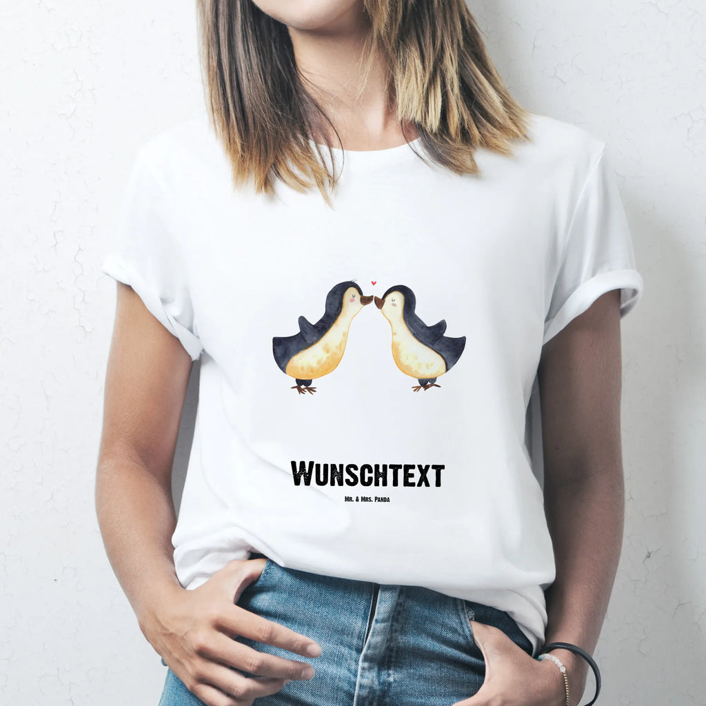 Personalisiertes T-Shirt Pinguin Liebe T-Shirt mit Namen, Bedrucken, T-Shirt mit Aufruck, T-Shirt Personalisiert, Wunschtext, Freund, Jahrestag, Verlobung, Partner, Ehemann, Ehefrau, Freundin, Liebesgeschenk, Liebe, Heiraten, Heiratsantrag, Hocheitstag, Pinguin Liebe, Liebesspruch, Gastgeschenk, Pinguin Paar, Geschenk Freund, Pinguine, Liebesbeweis, Geschenkidee, Verlobte, Pärchen. Liebespaar, Geschenk Hochzeitstag, Hochzeitstag, Geschenk Freundin, Verlobter, Pinguinpaar, Hochzeit, Pinguin, Love, Paar