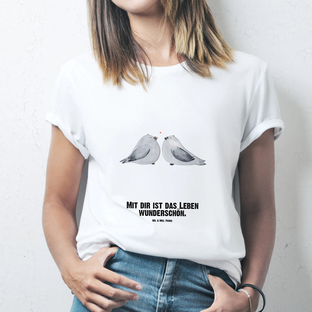 Personalisiertes T-Shirt Turteltauben Liebe T-Shirt mit Namen, T-Shirt Personalisiert, T-Shirt mit Aufruck, Wunschtext, Bedrucken, Freund, Jahrestag, Verlobung, Partner, Ehemann, Ehefrau, Freundin, Liebesgeschenk, Liebe, Heiraten, Heiratsantrag, Hocheitstag, Geschenk Freund, Verheiratet, Geschenk Freundin, Verliebt, Hochzeitstag, Turteltäubchen, Tauben, Turteltauben, Liebesbeweis, Geschenk Hochzeit, Verlobt