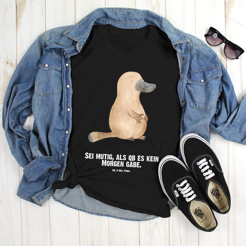 Personalised T-Shirt platypus courage Wunschtext, T-Shirt mit Aufruck, T-Shirt Personalisiert, Bedrucken, T-Shirt mit Namen, Meer, Urlaub, Meerestiere, Neuanfang, Mut, Lebensweisheit, Weltreise, Neustart, Schnabeltier, Motivation, Schnabeltiere, Training, Arbeit, Raodtrip, Büro, mutig